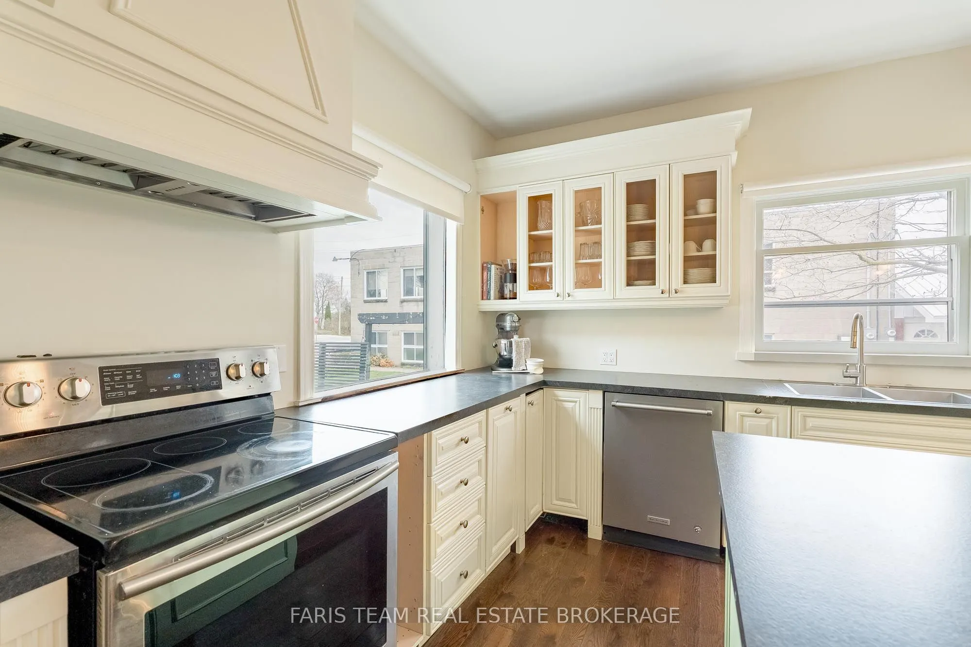23 Yonge Street S