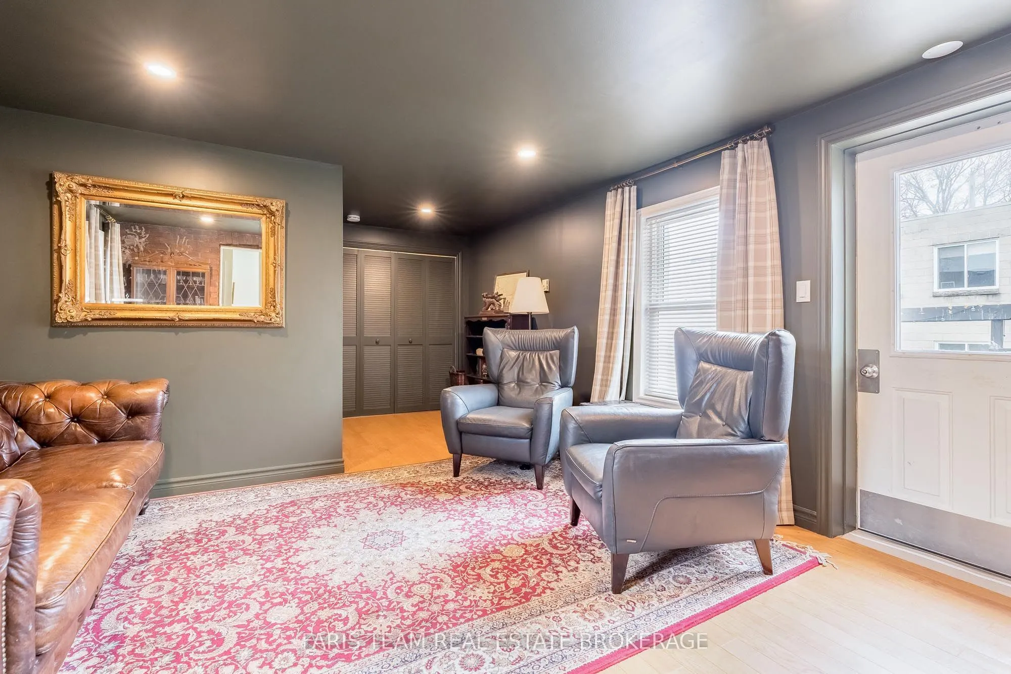 23 Yonge Street S