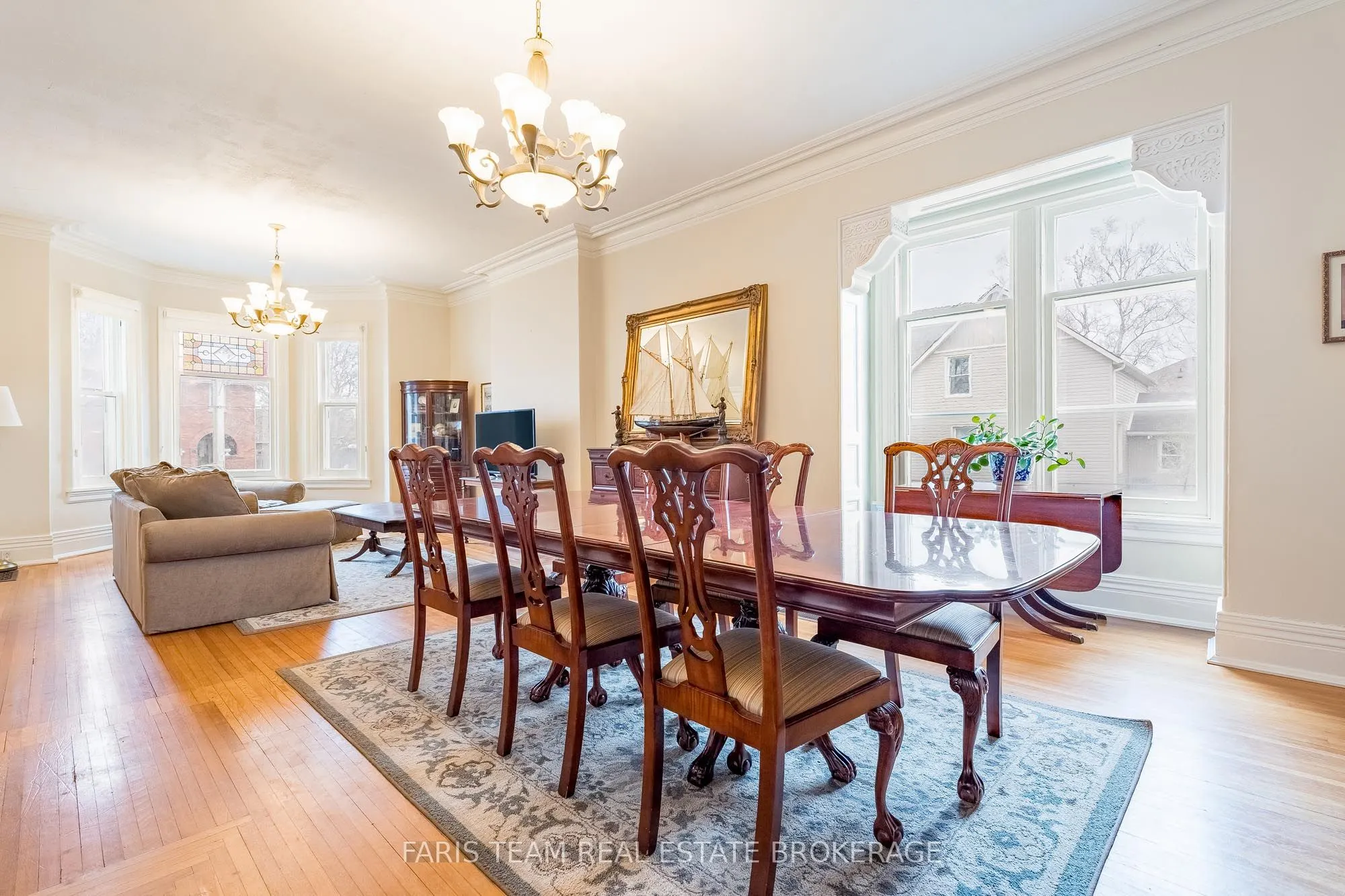 23 Yonge Street S
