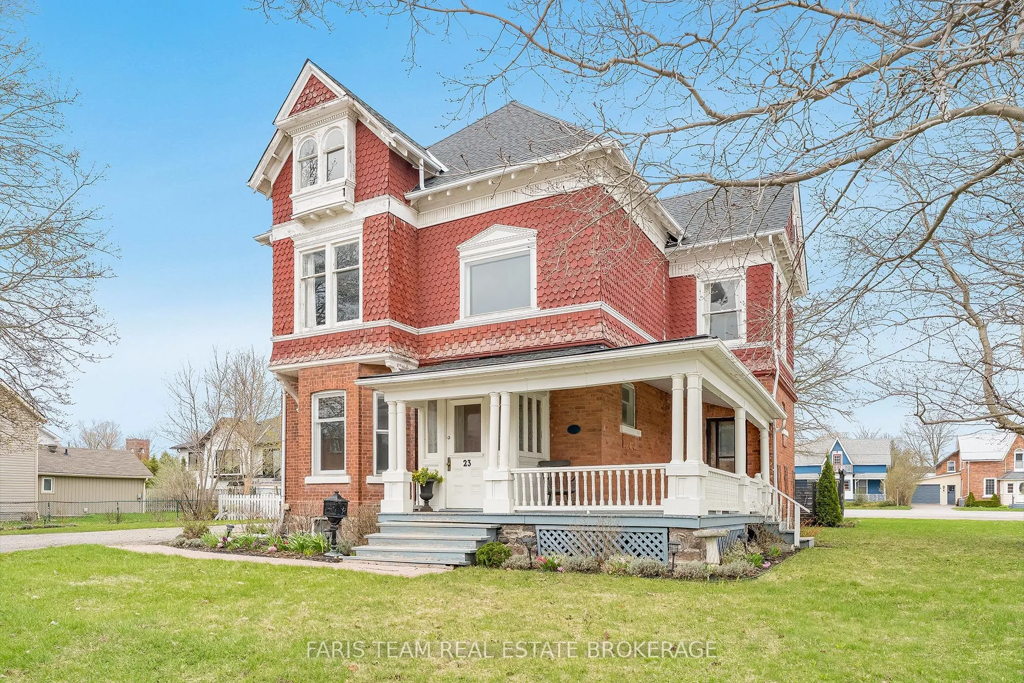 23 Yonge Street S