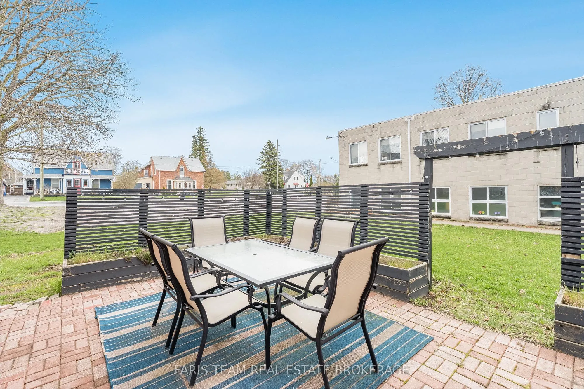 23 Yonge Street S