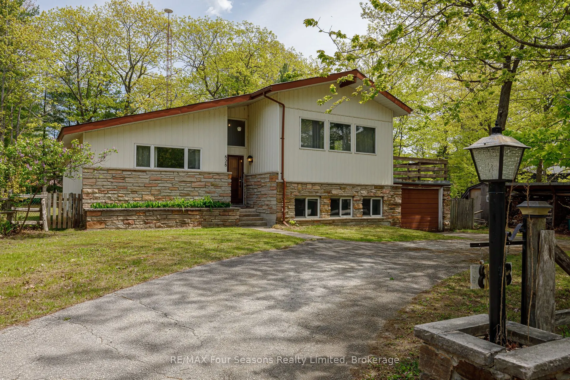 828 Oxbow Park Drive
