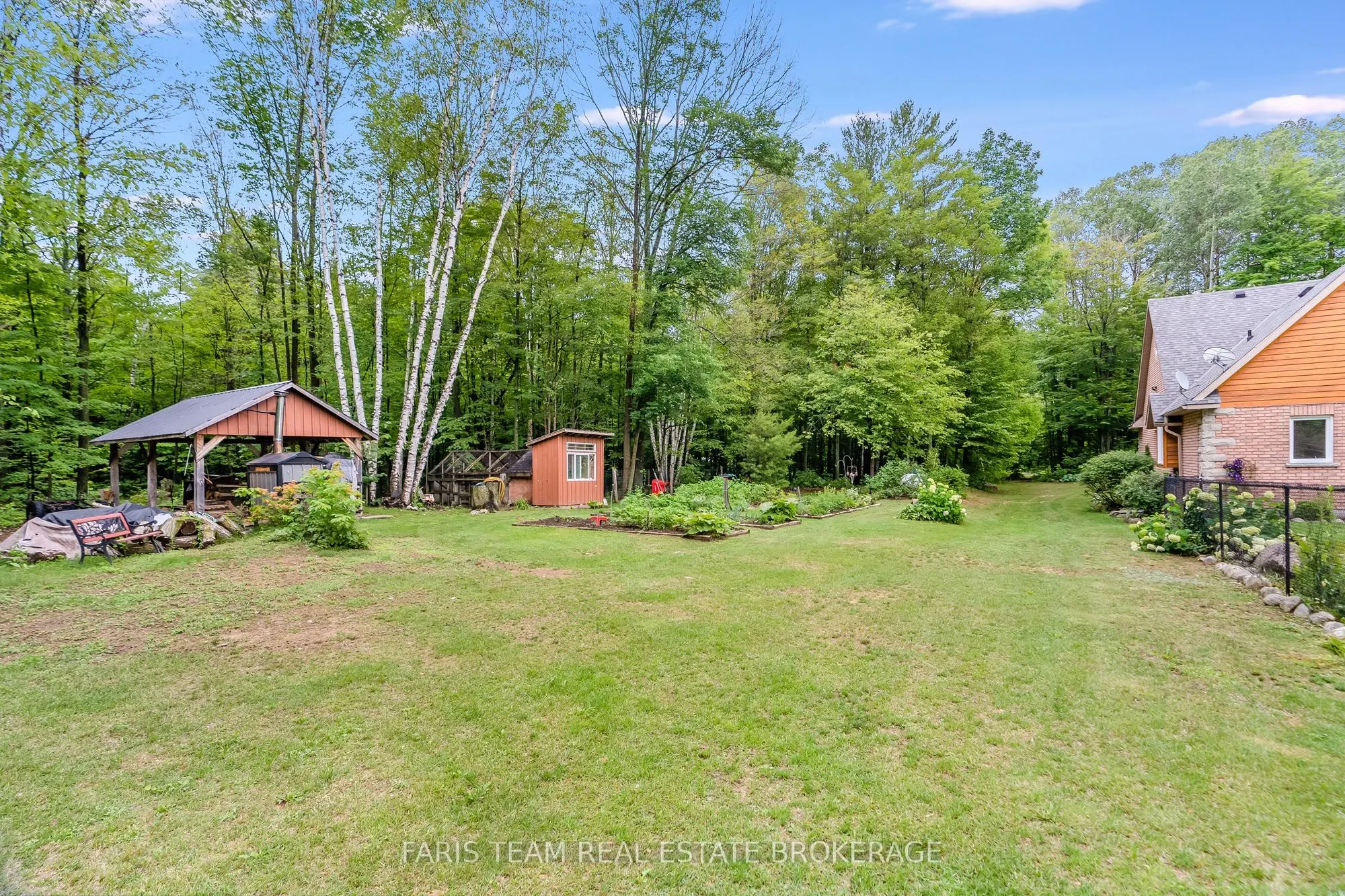 697 Lafontaine Road E