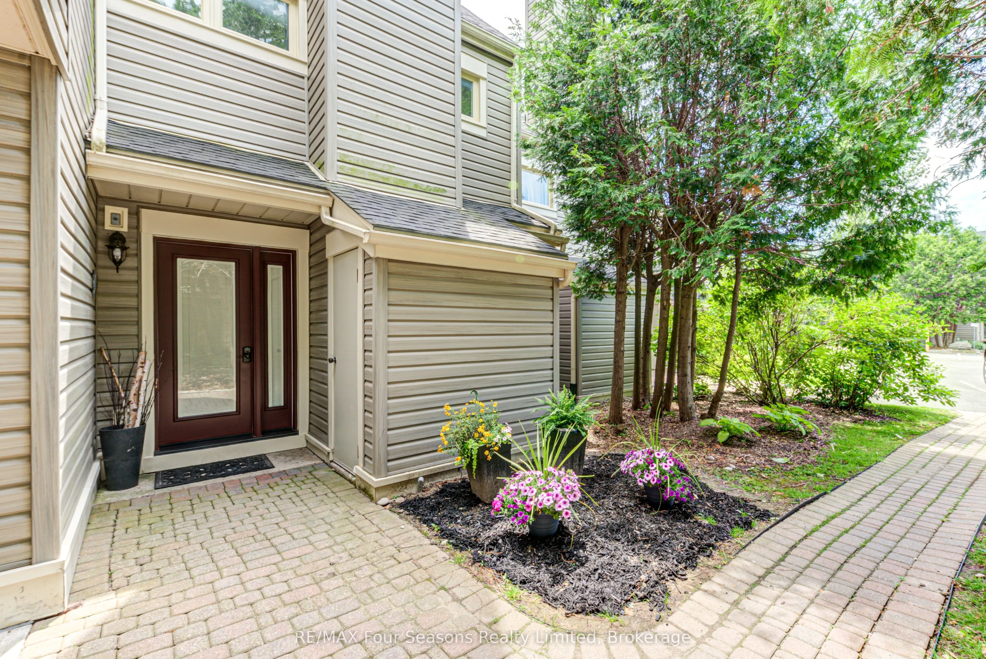 471 Oxbow Crescent #11
