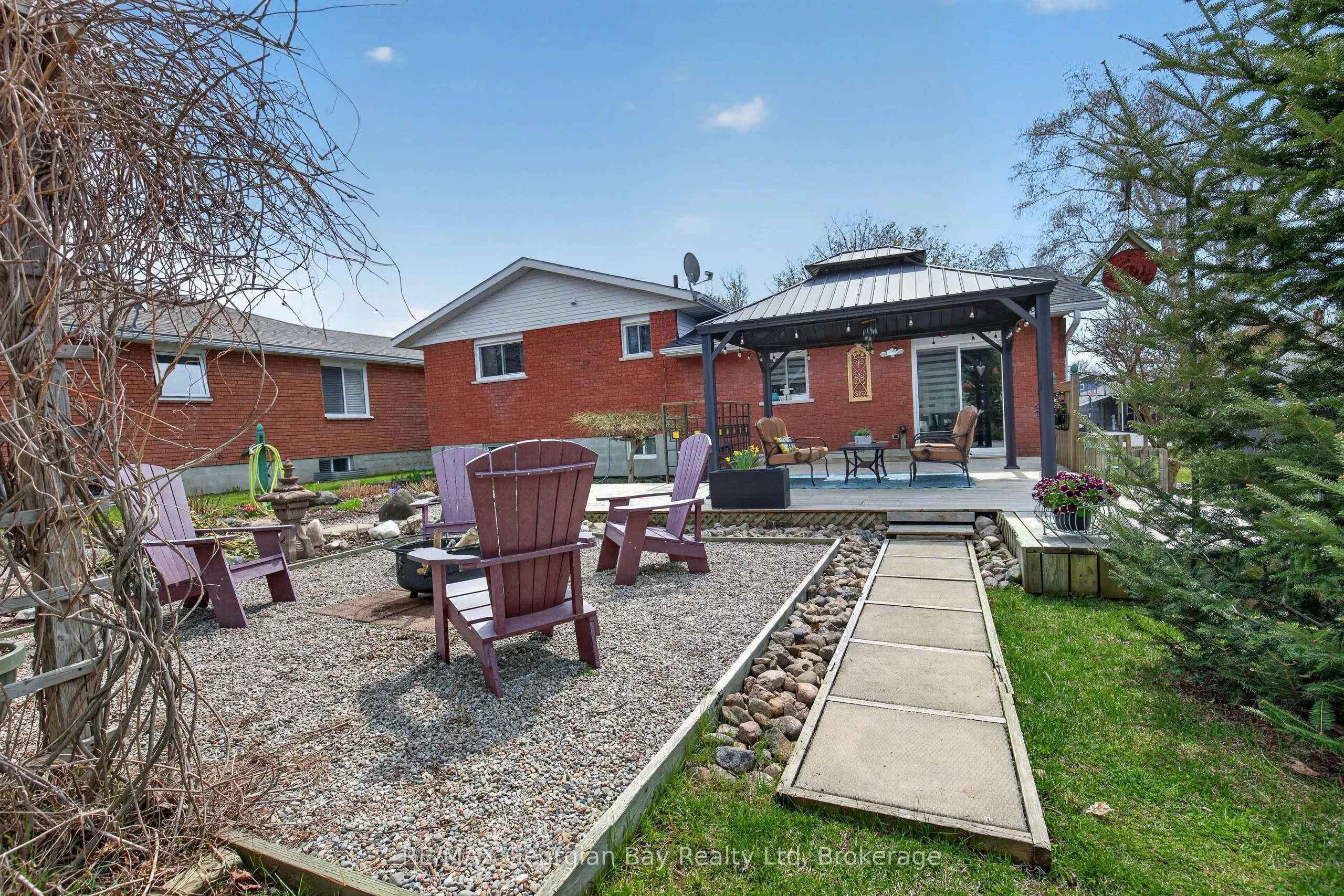32 BONAVENTURE Place