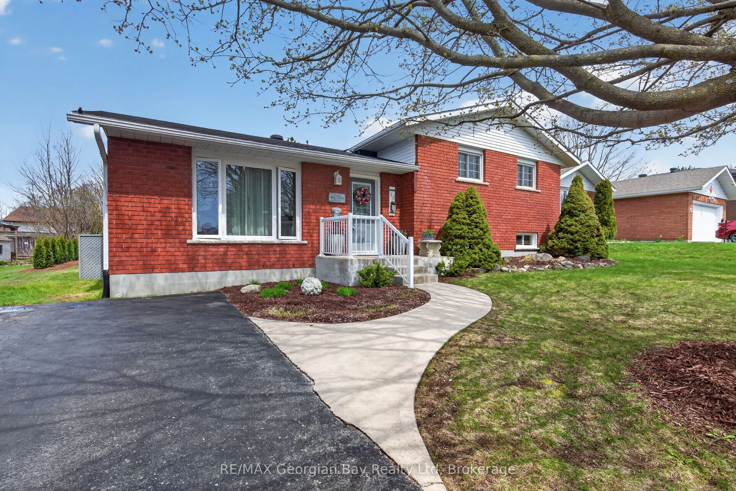 32 BONAVENTURE Place
