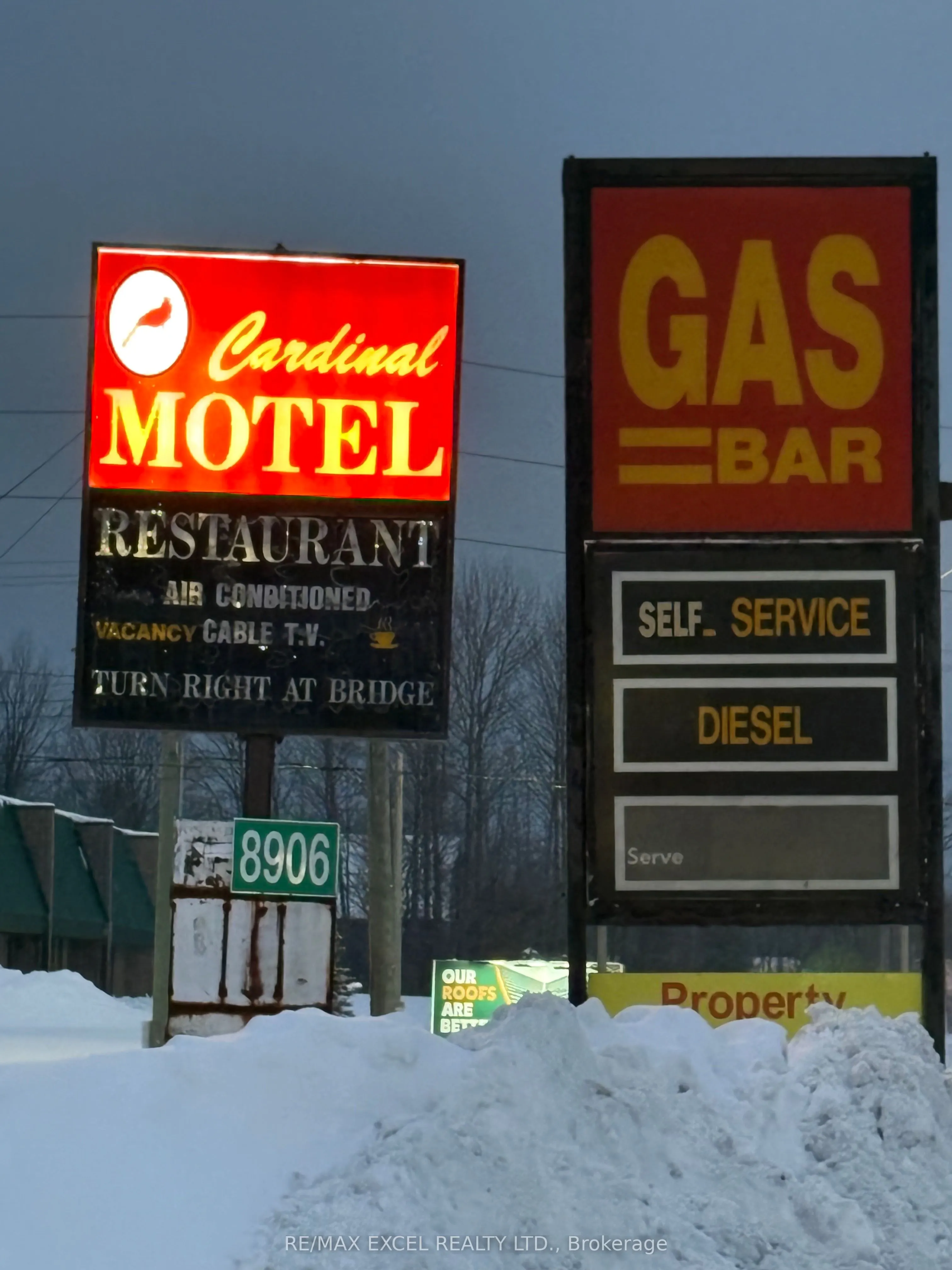 8906 Hwy 11 Road S