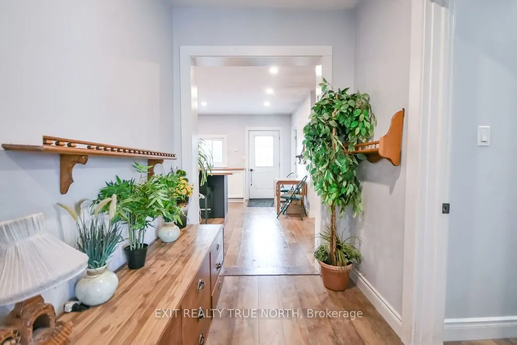 125 Queen Street W