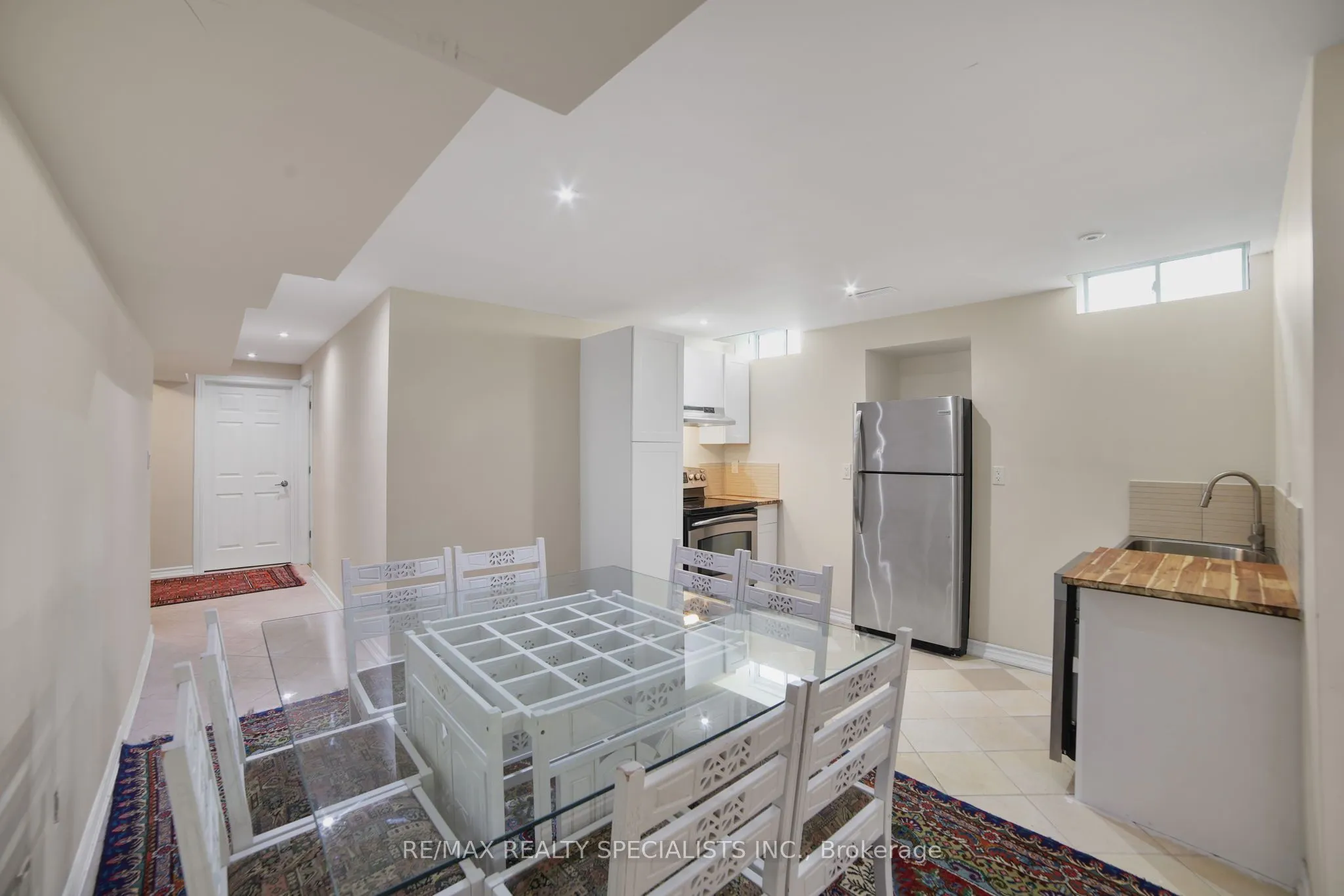 61 Riverwalk Place