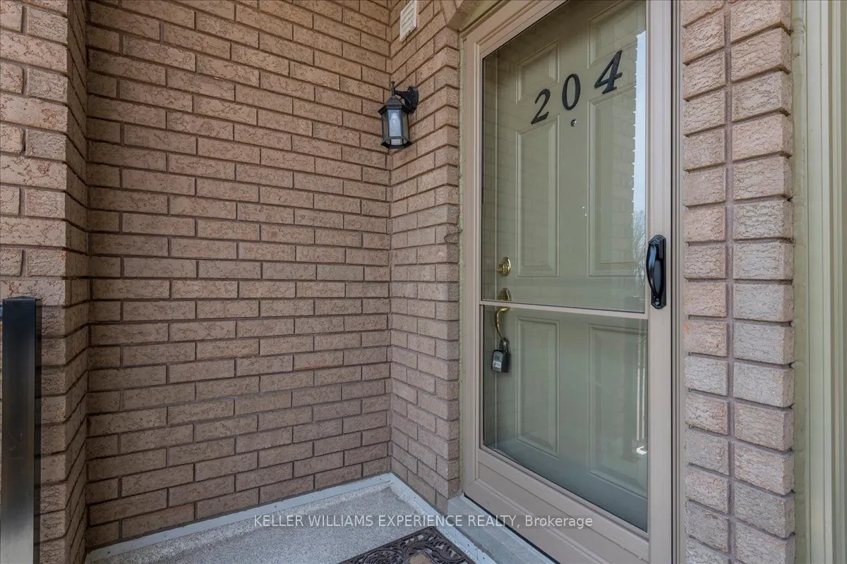 492 Laclie Street #204