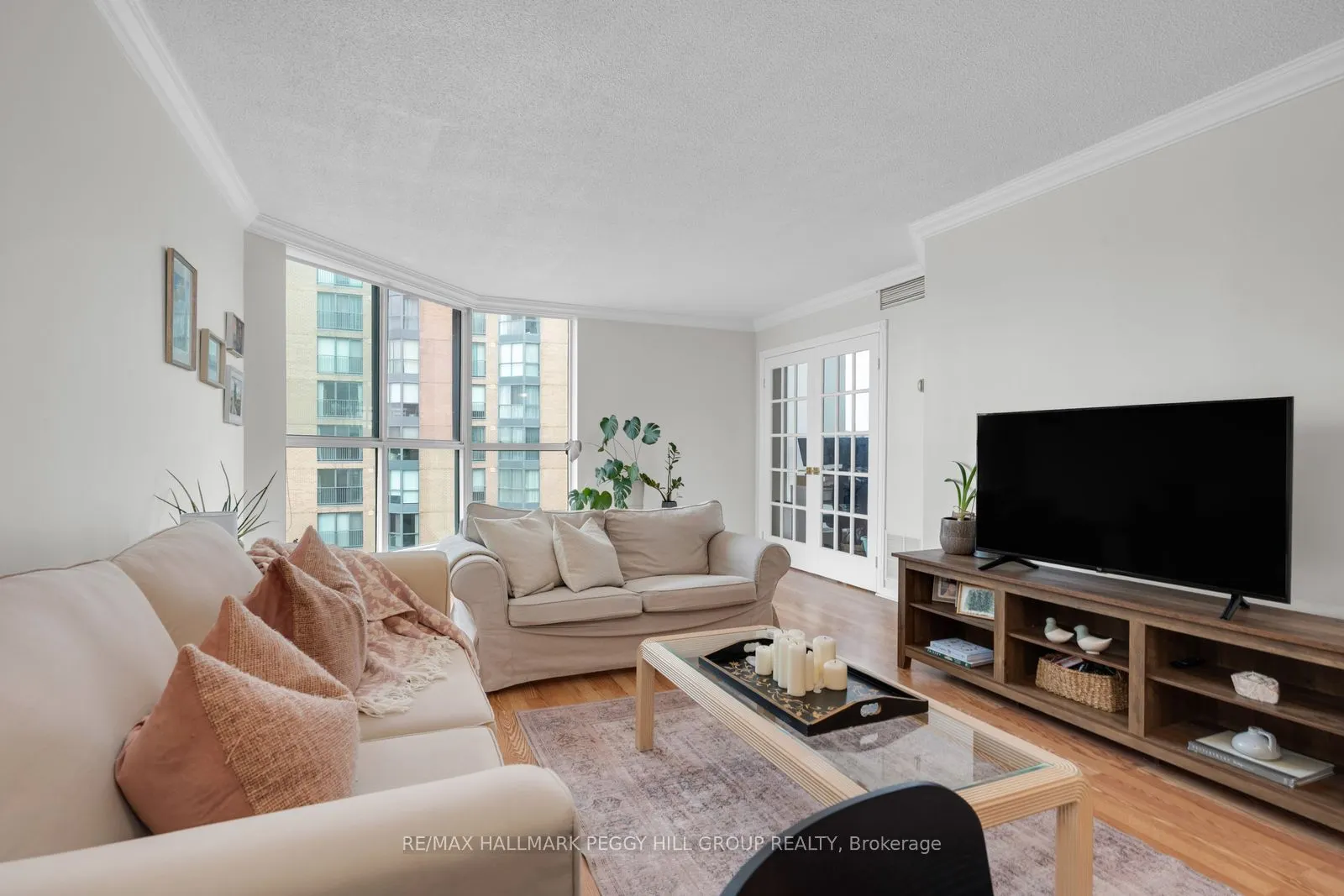 150 Dunlop Street E #904