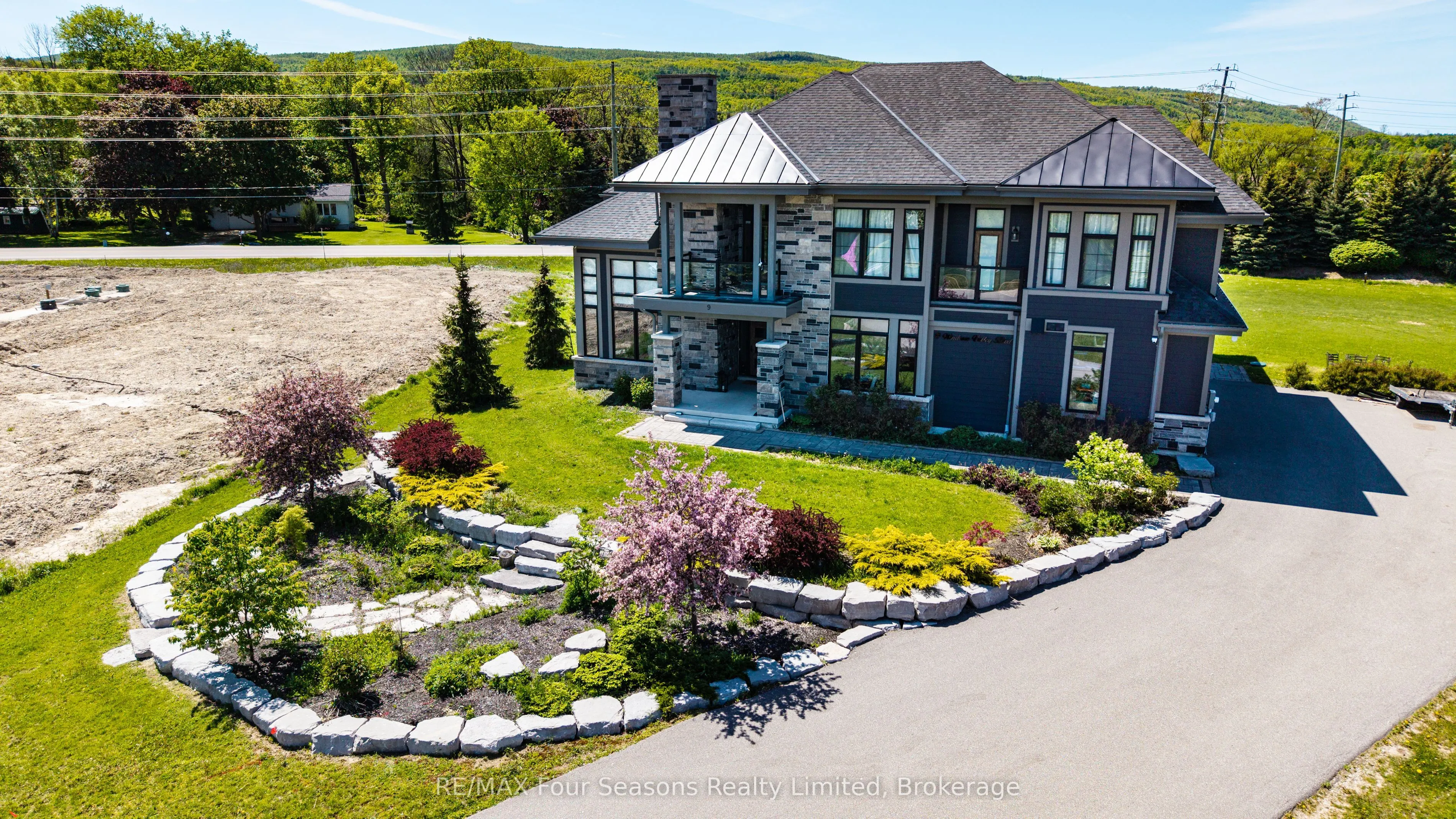 9 Windrose Valley Boulevard