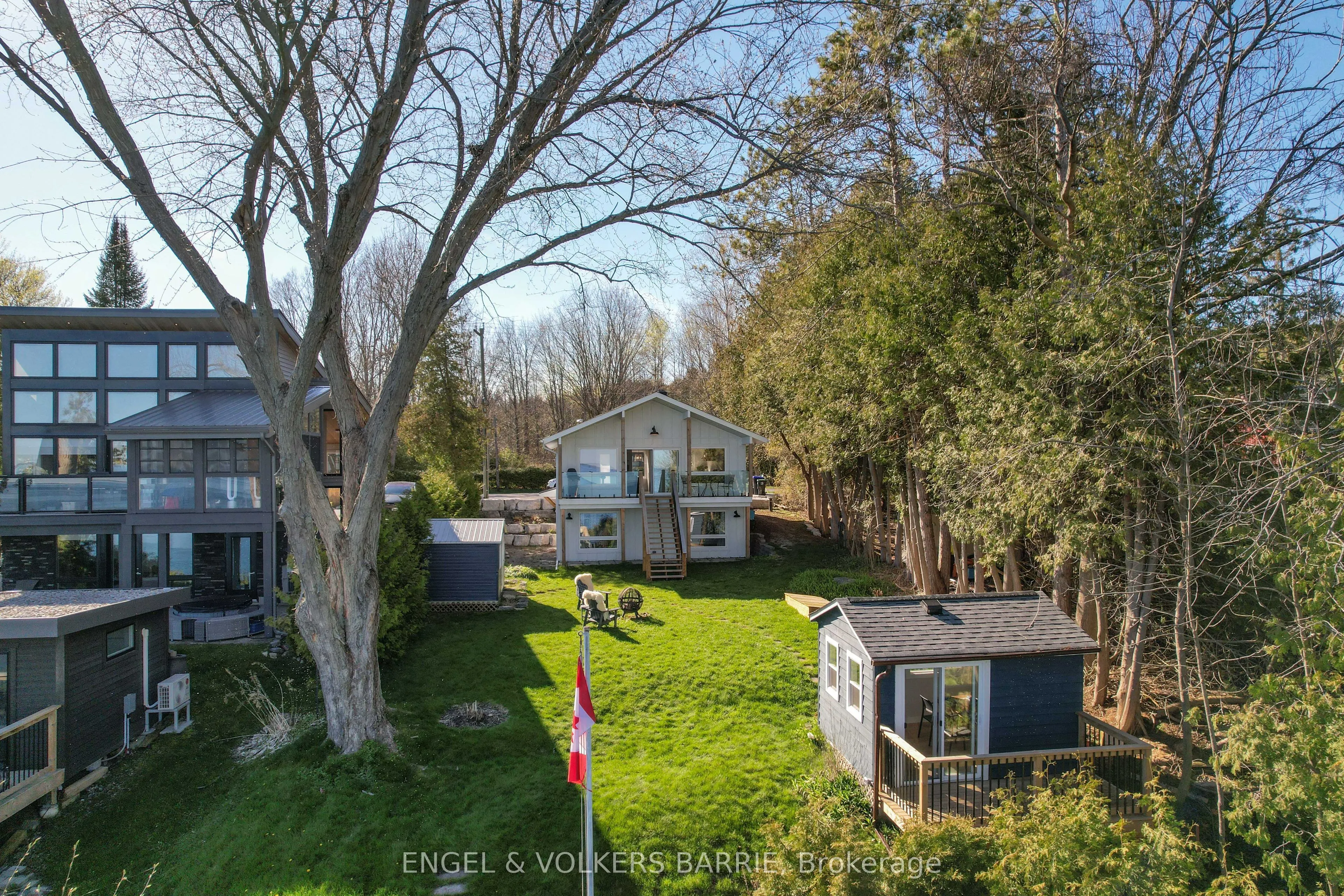 2371 Lakeshore Road E