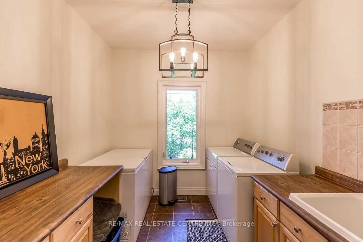 1216 Wood Road