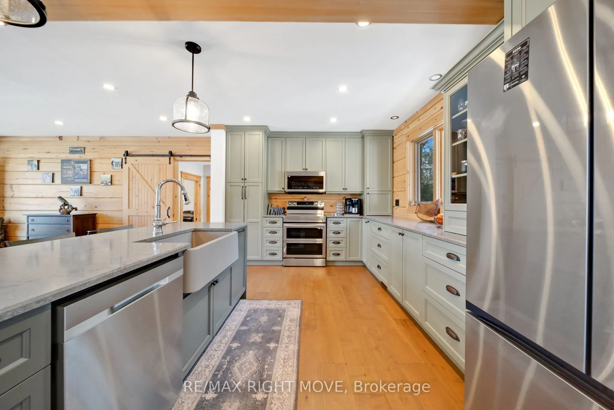 1935 Mcleod Drive