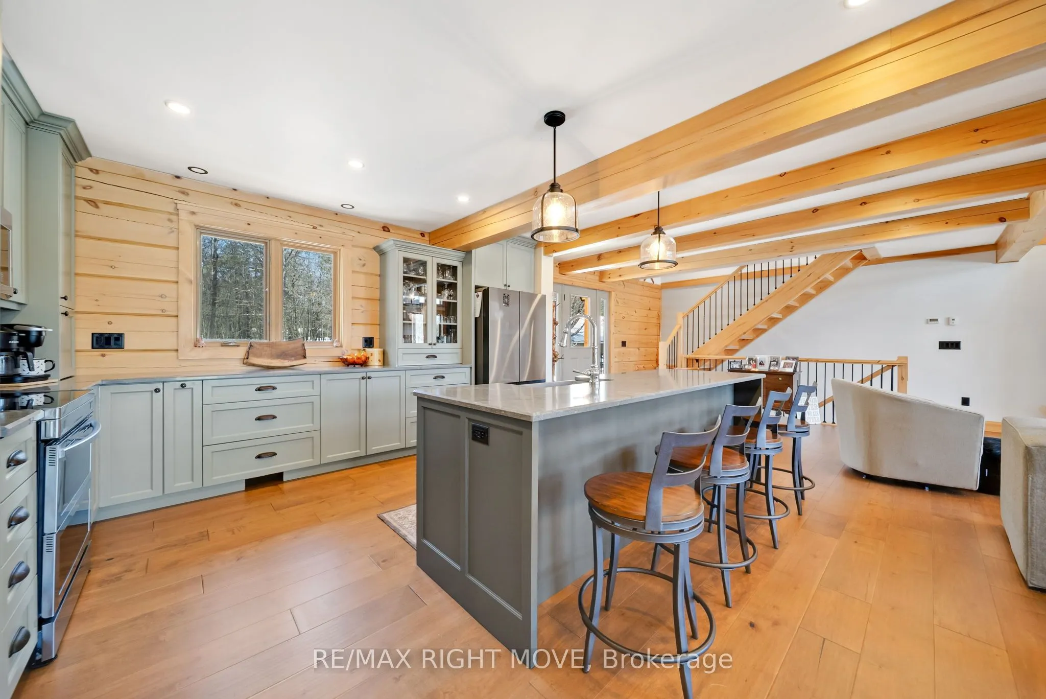 1935 Mcleod Drive