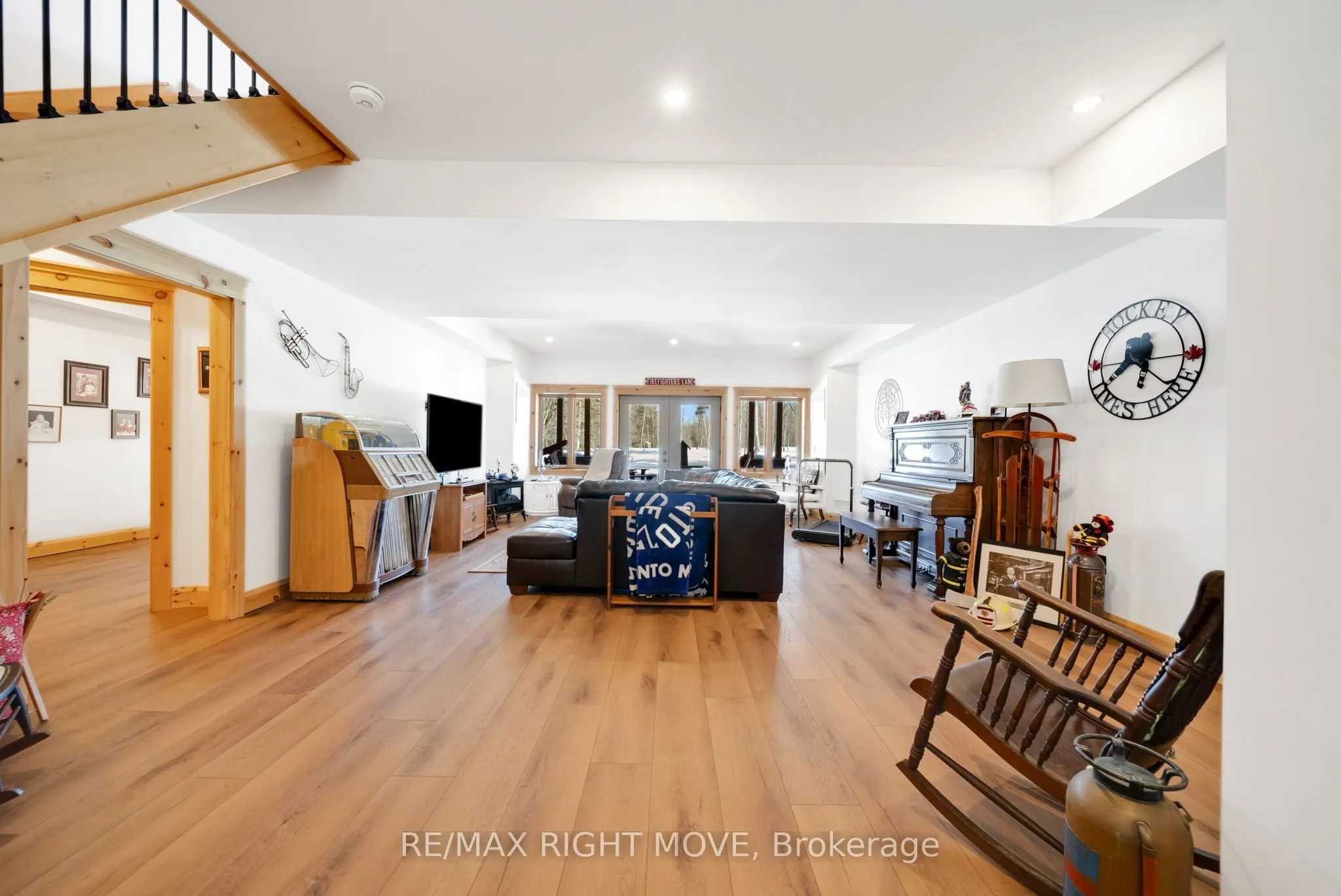 1935 Mcleod Drive