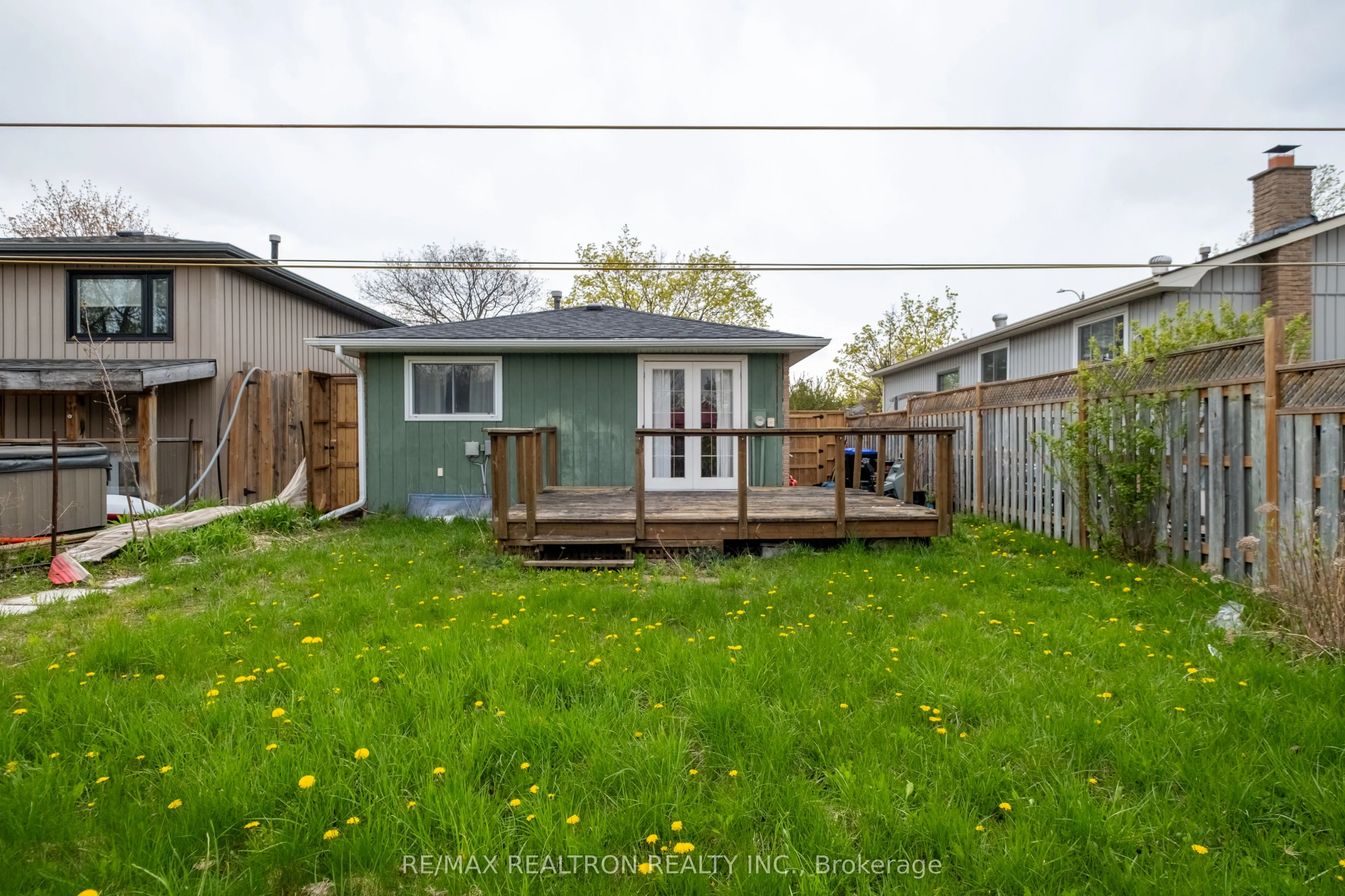 8 Courtice Crescent