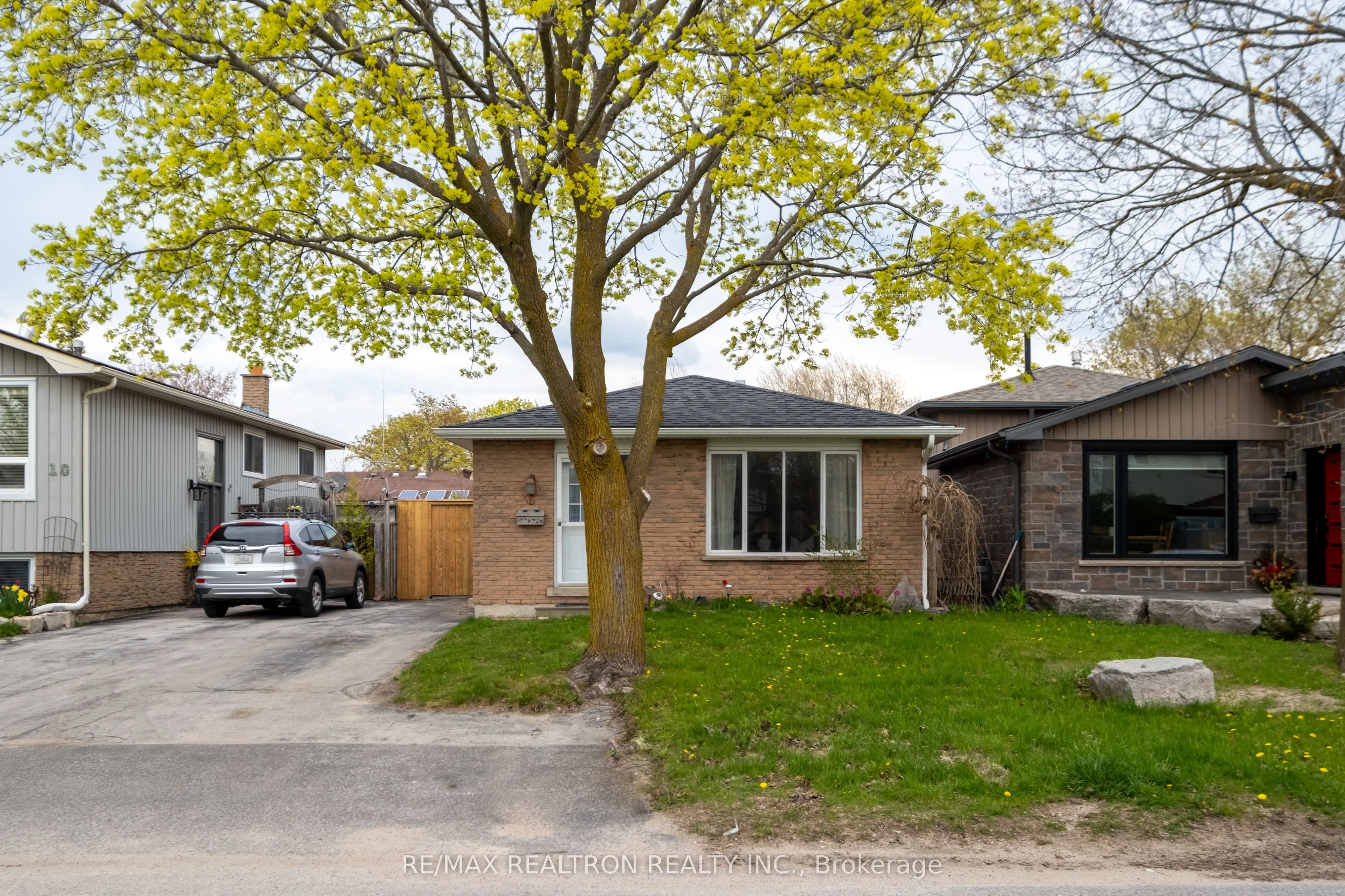 8 Courtice Crescent
