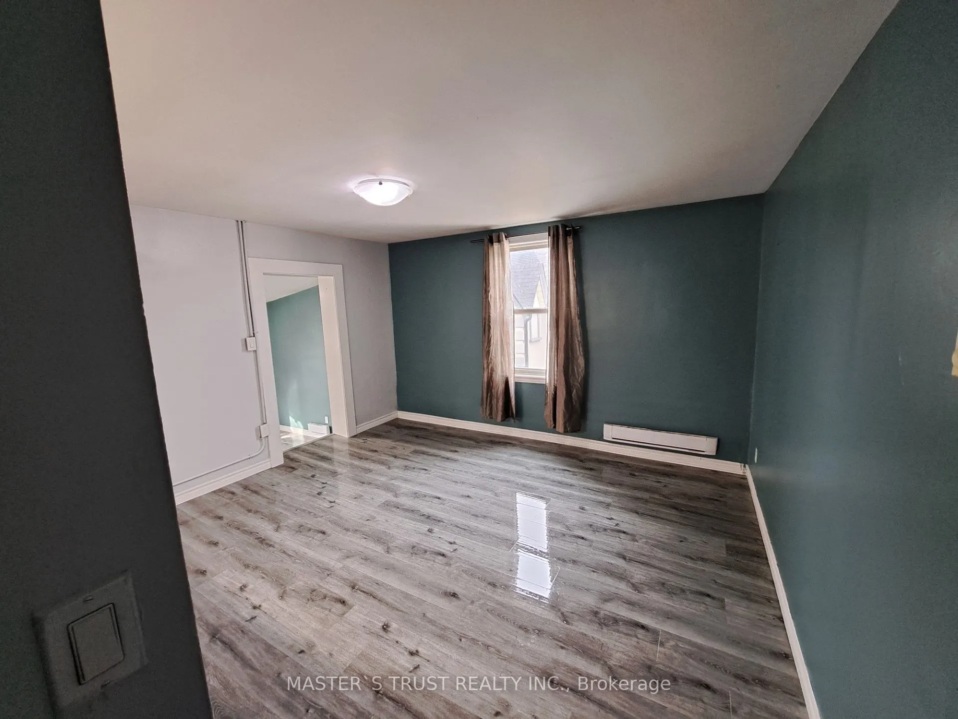 27 Front Street N #201