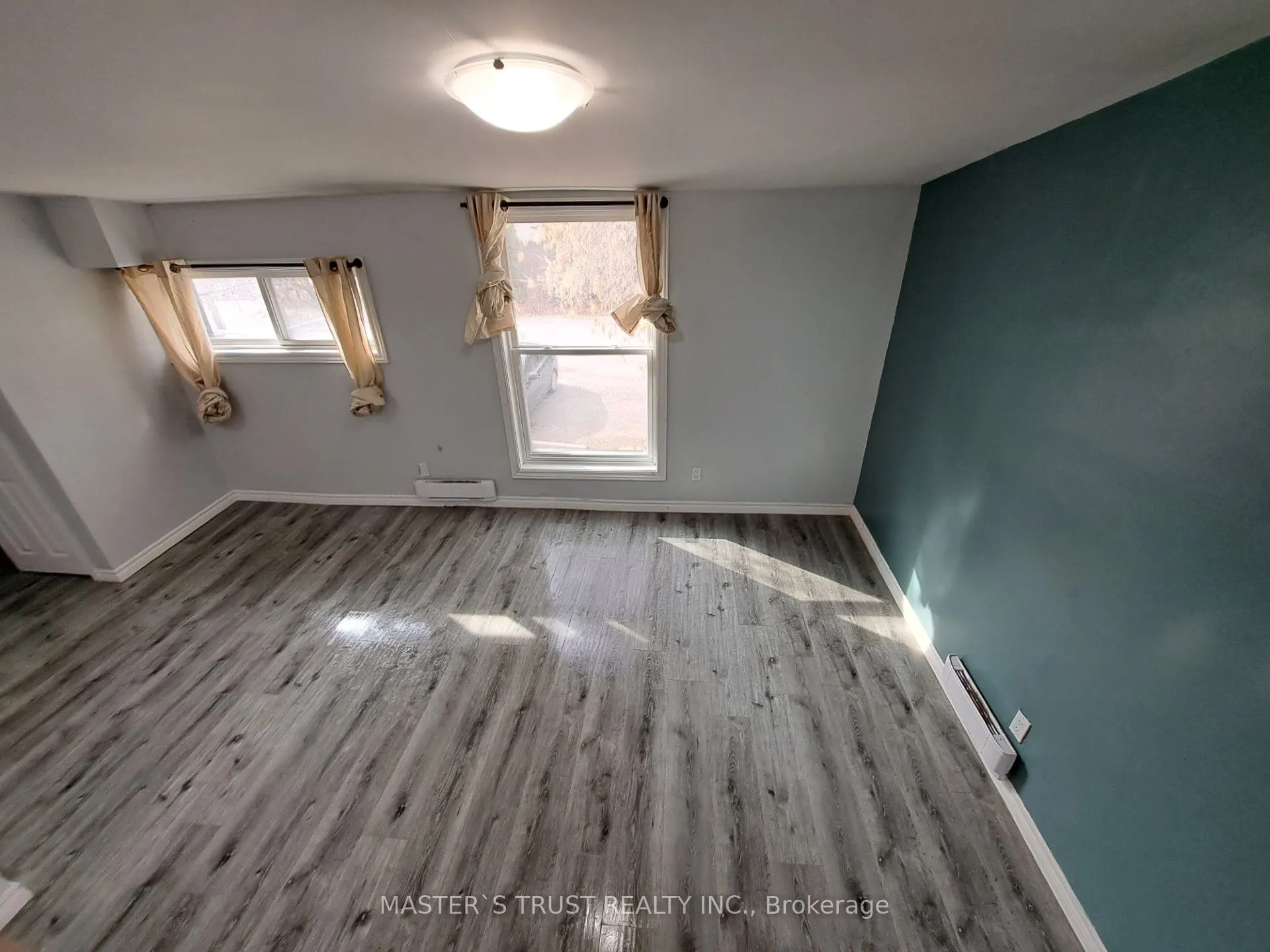 27 Front Street N #201