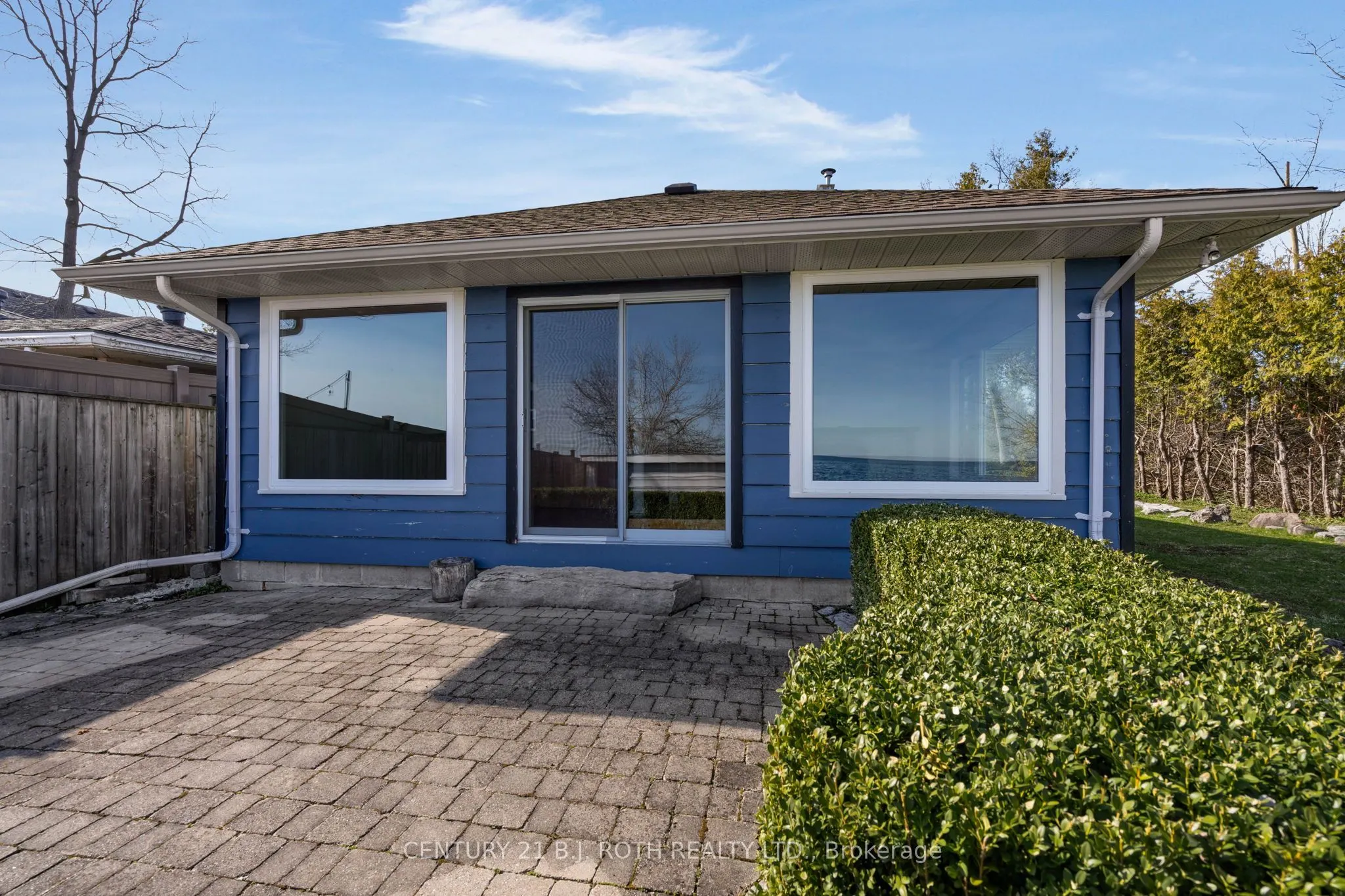 49 Lakeshore Road E