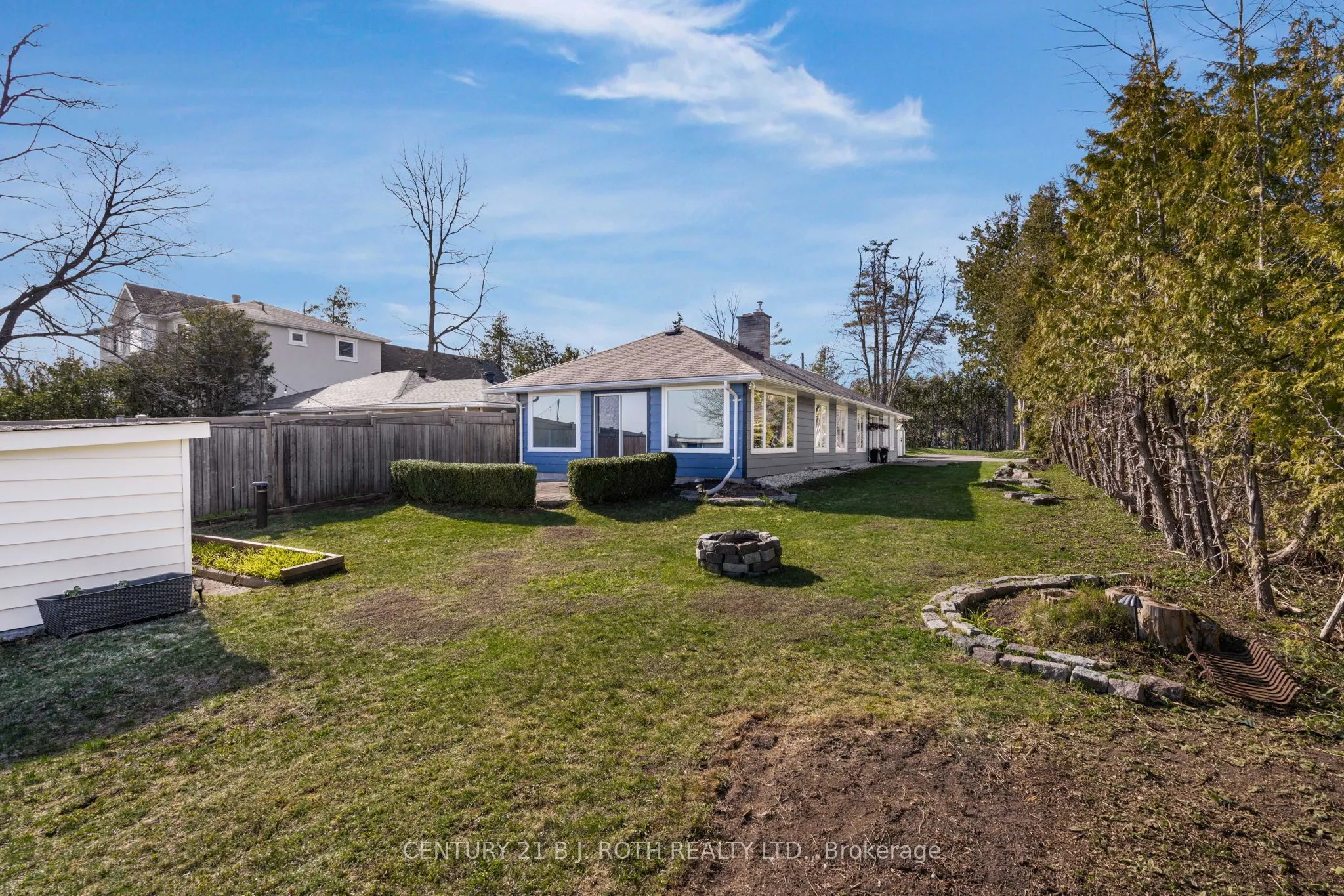 49 Lakeshore Road E