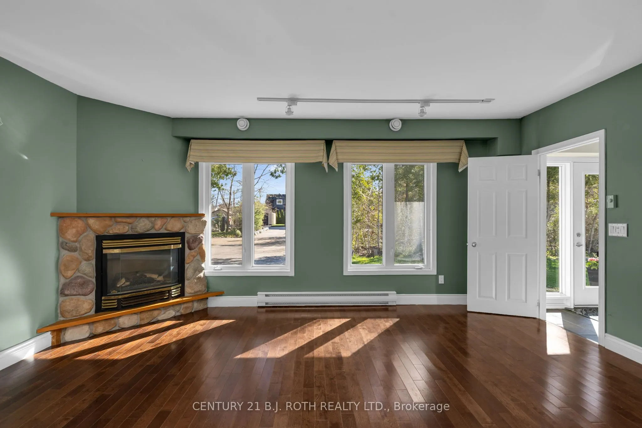 49 Lakeshore Road E