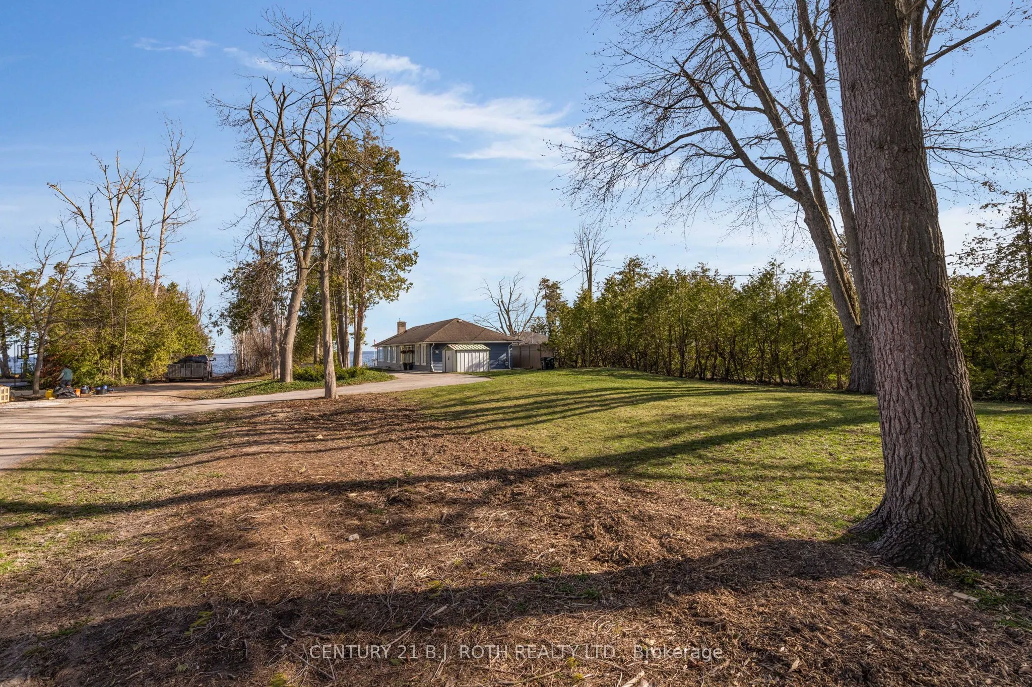 49 Lakeshore Road E