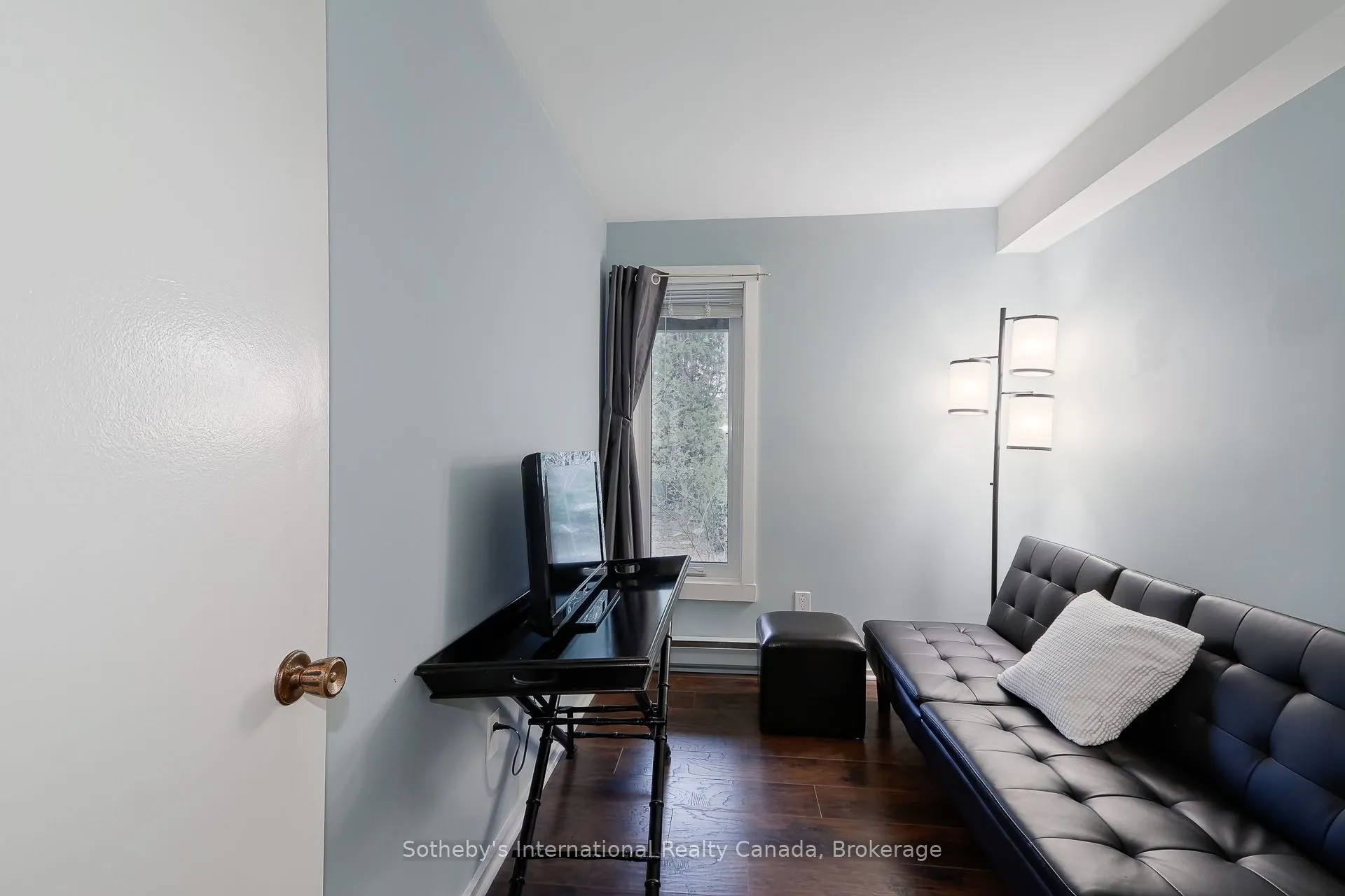 214 Escarpment Crescent #214