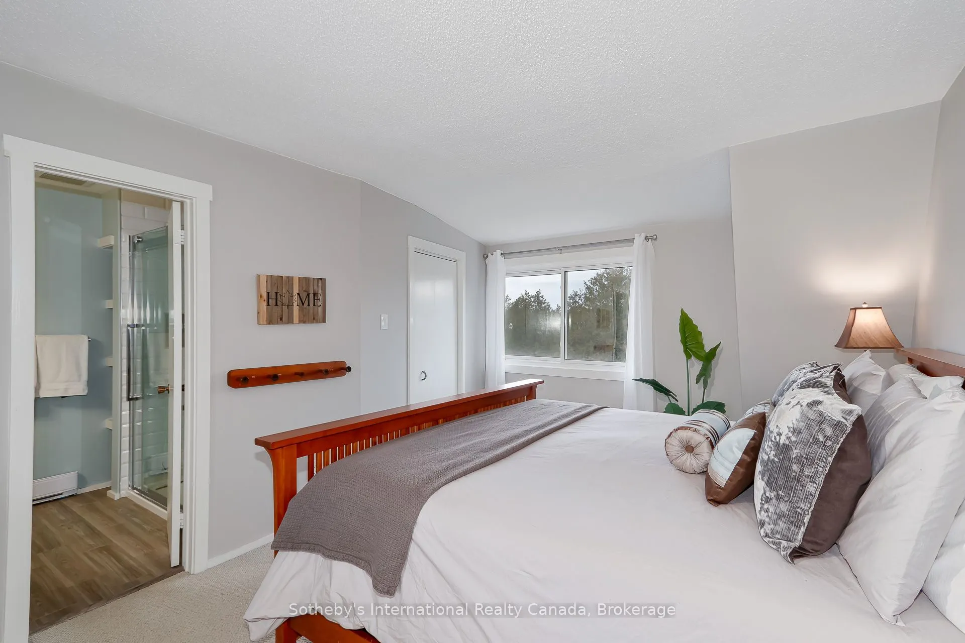 214 Escarpment Crescent #214