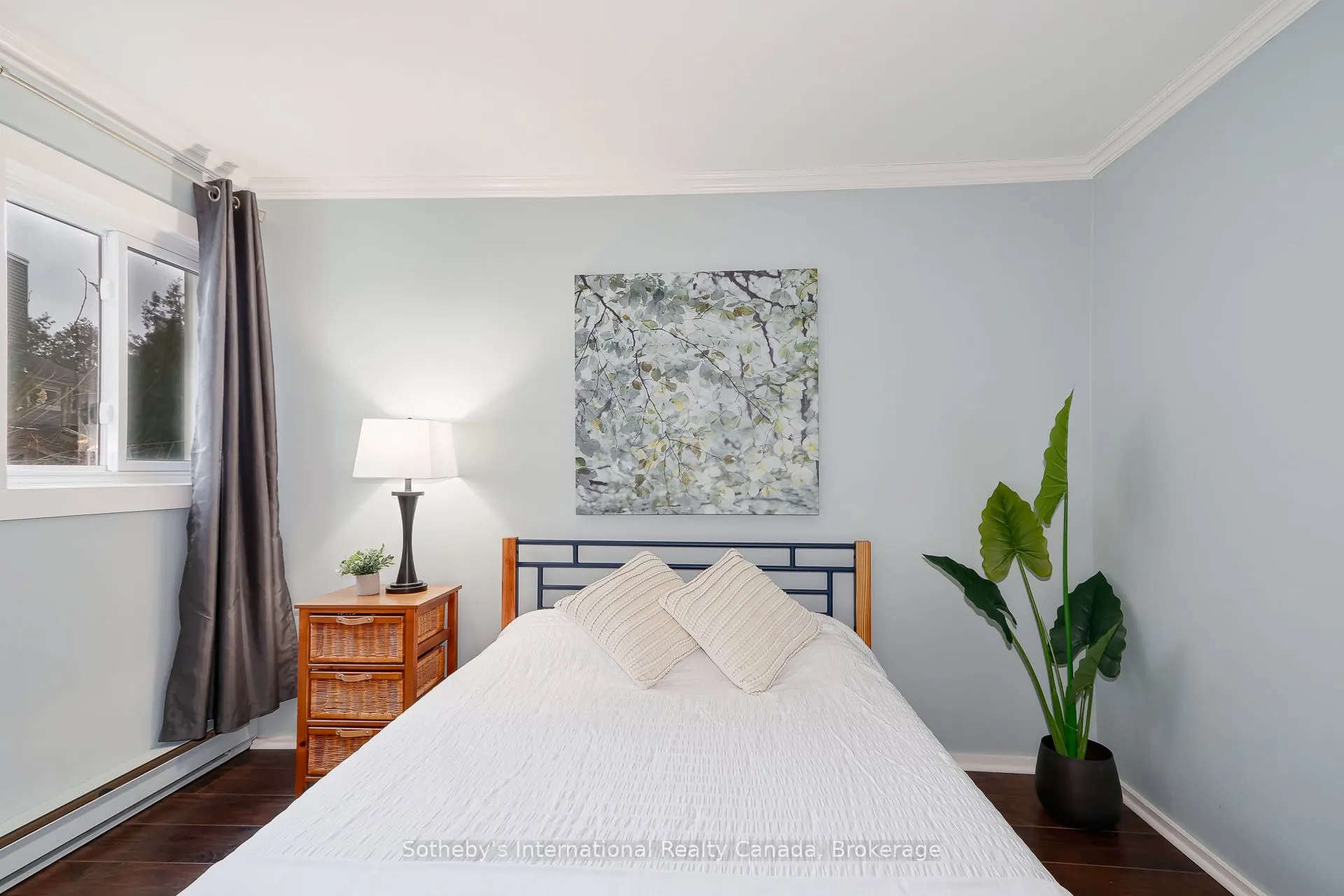 214 Escarpment Crescent #214