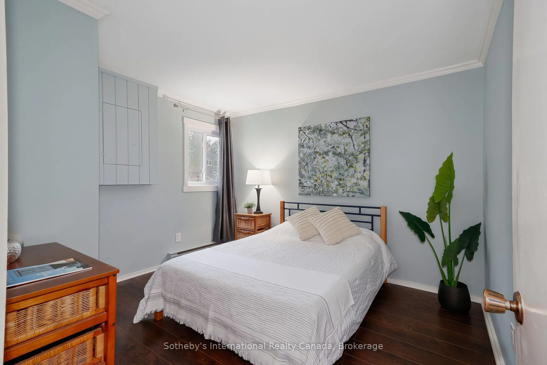 214 Escarpment Crescent #214