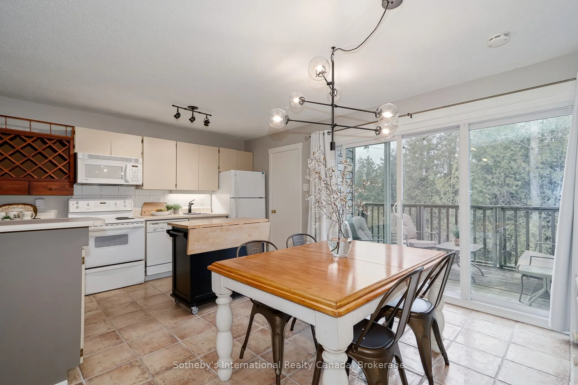 214 Escarpment Crescent #214