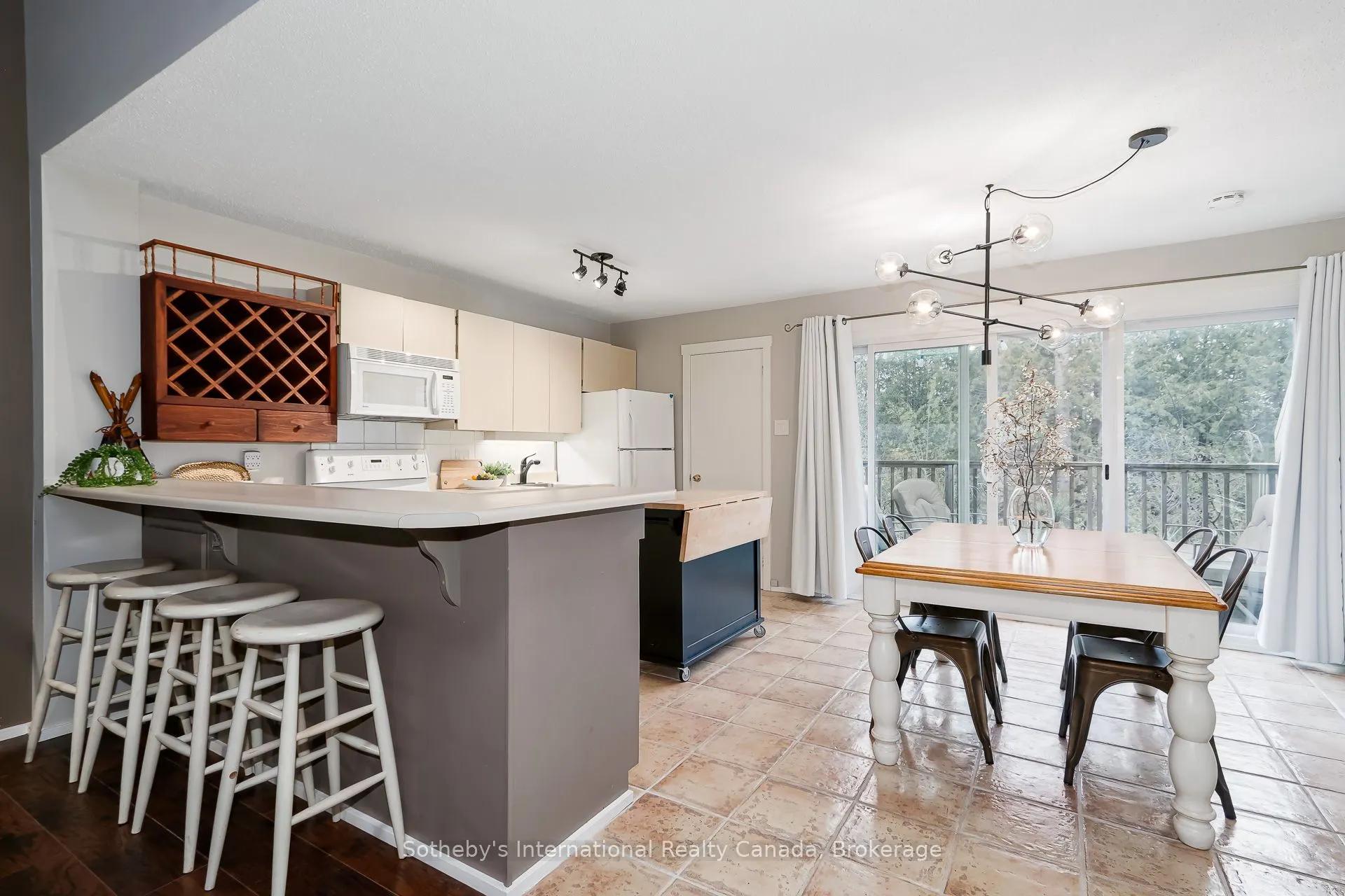214 Escarpment Crescent #214