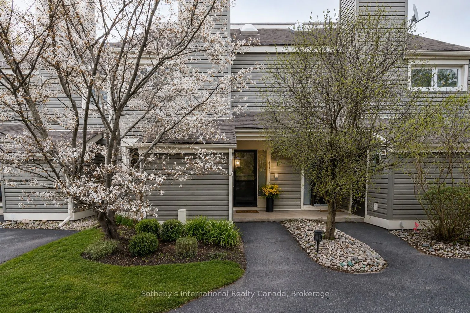 214 Escarpment Crescent #214
