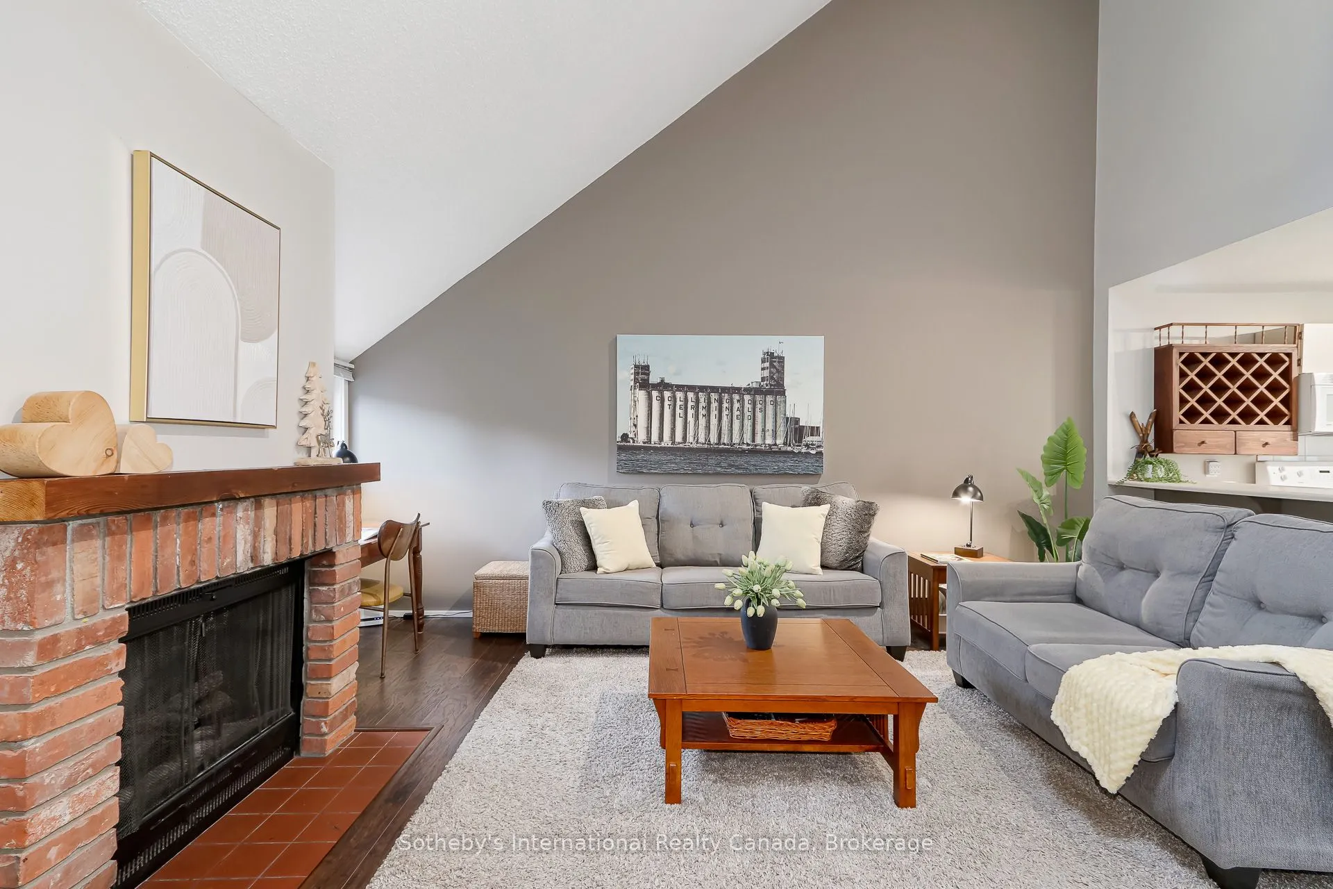 214 Escarpment Crescent #214