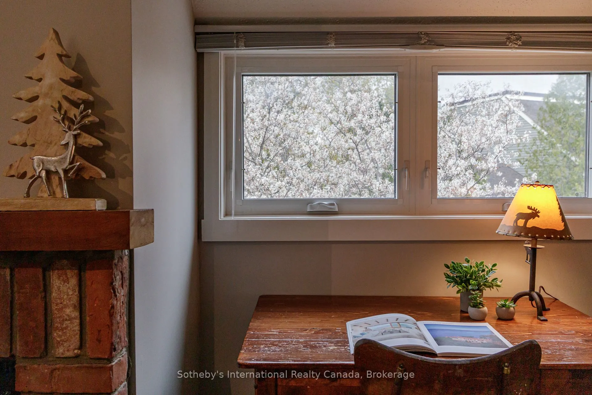 214 Escarpment Crescent #214