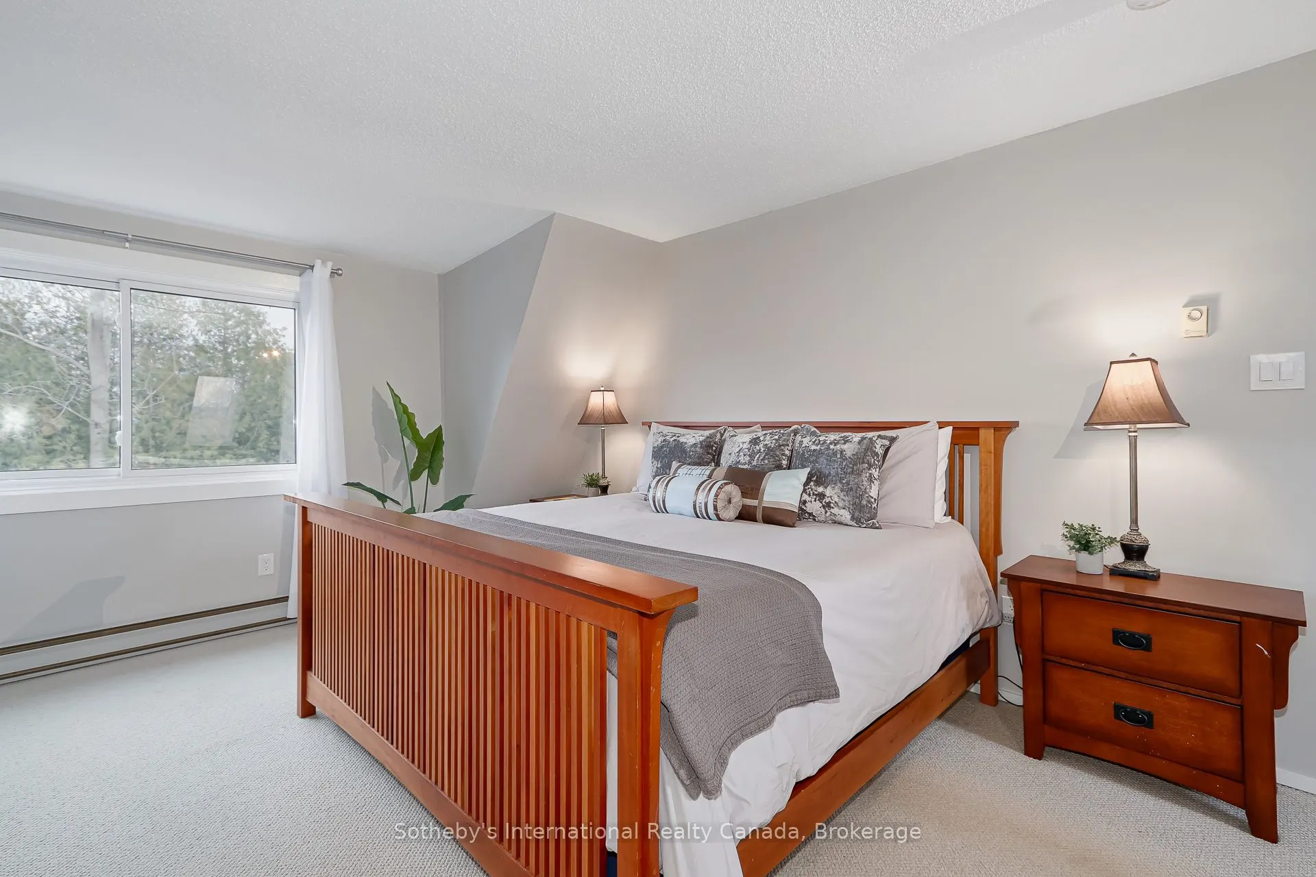214 Escarpment Crescent #214