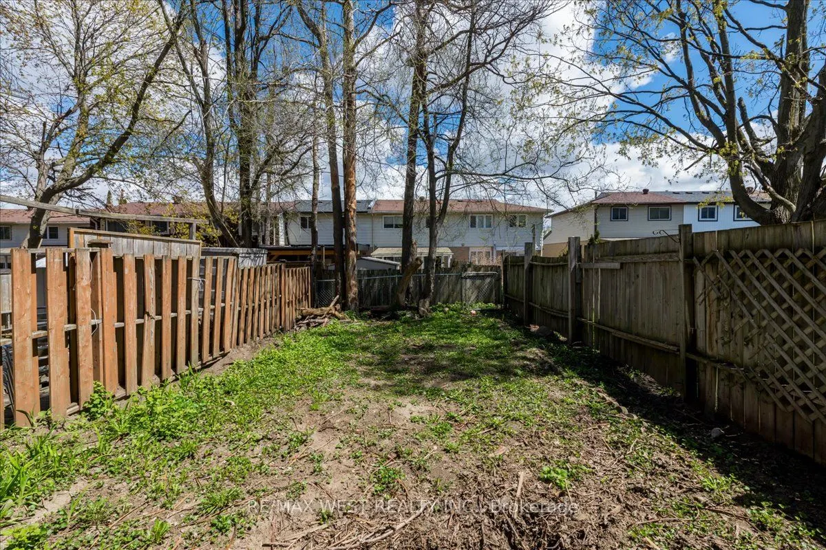 68 Chaucer Crescent