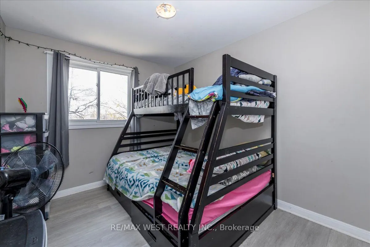68 Chaucer Crescent