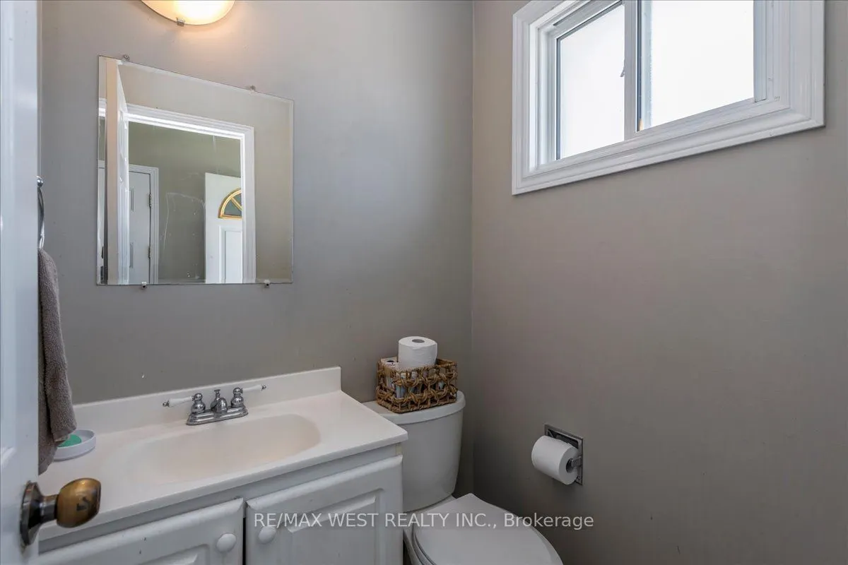 68 Chaucer Crescent