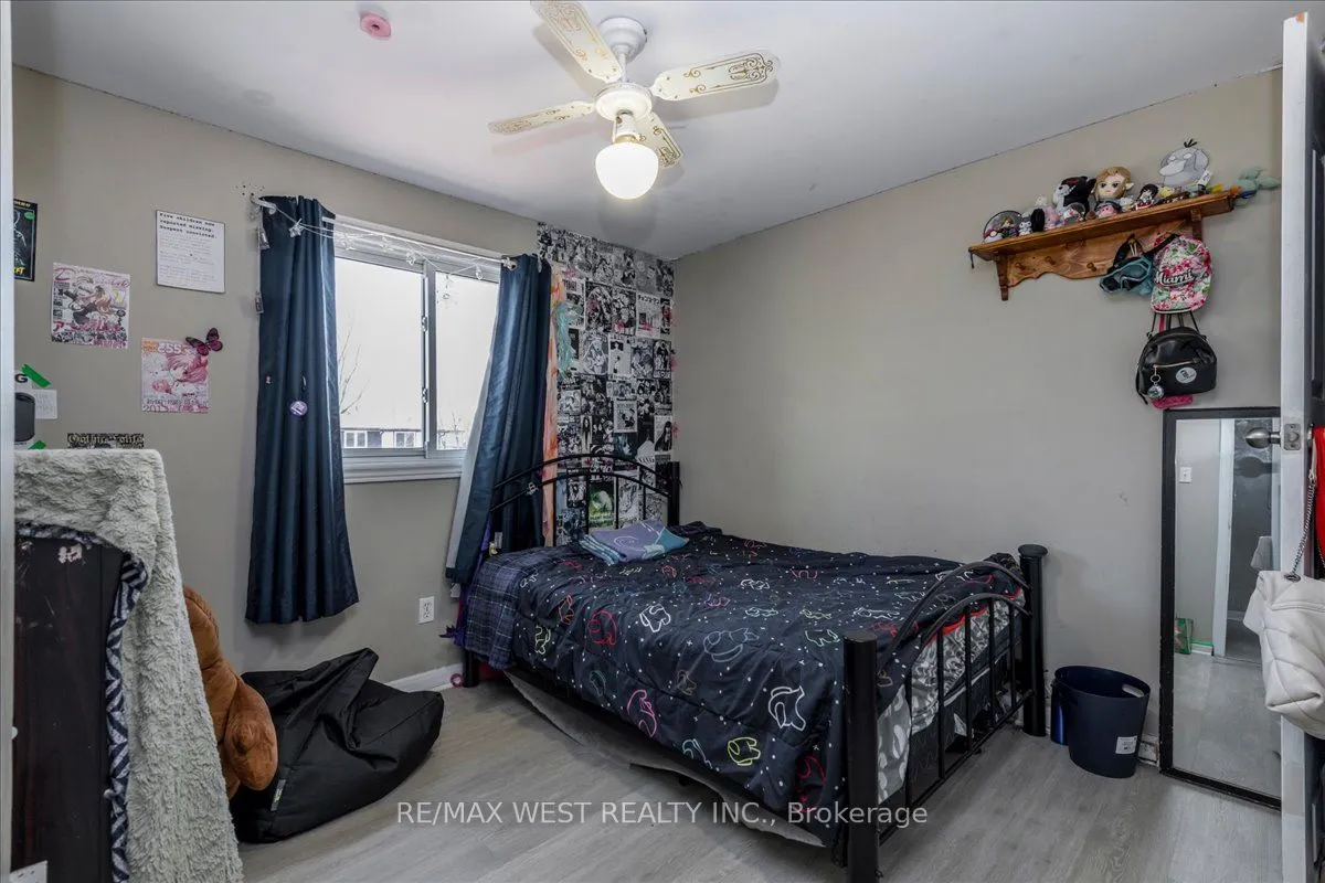 68 Chaucer Crescent