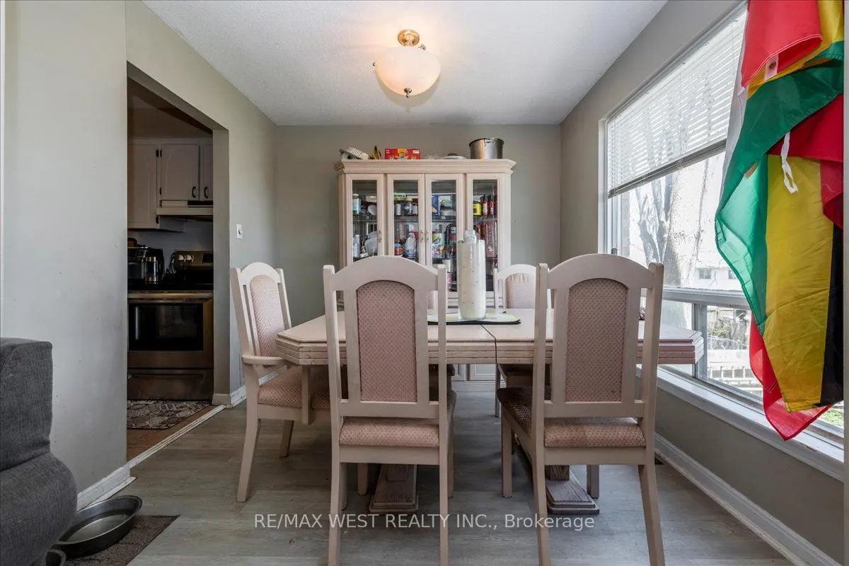 68 Chaucer Crescent
