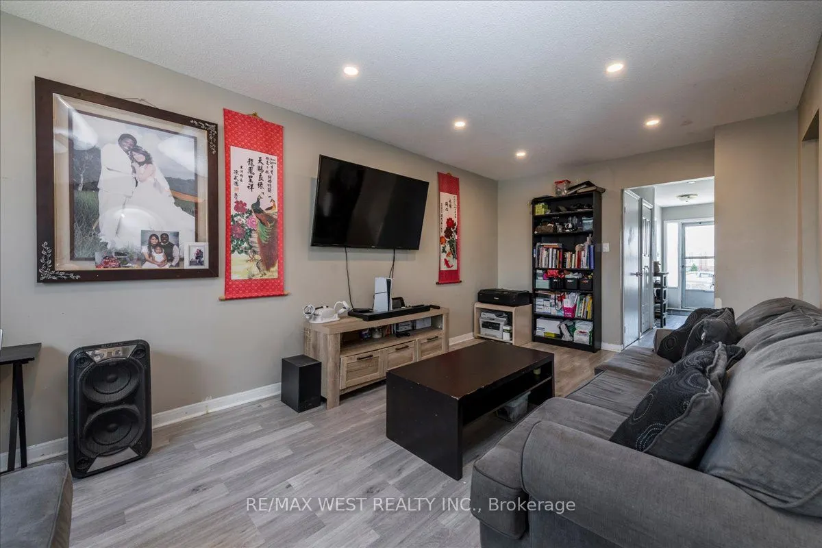 68 Chaucer Crescent
