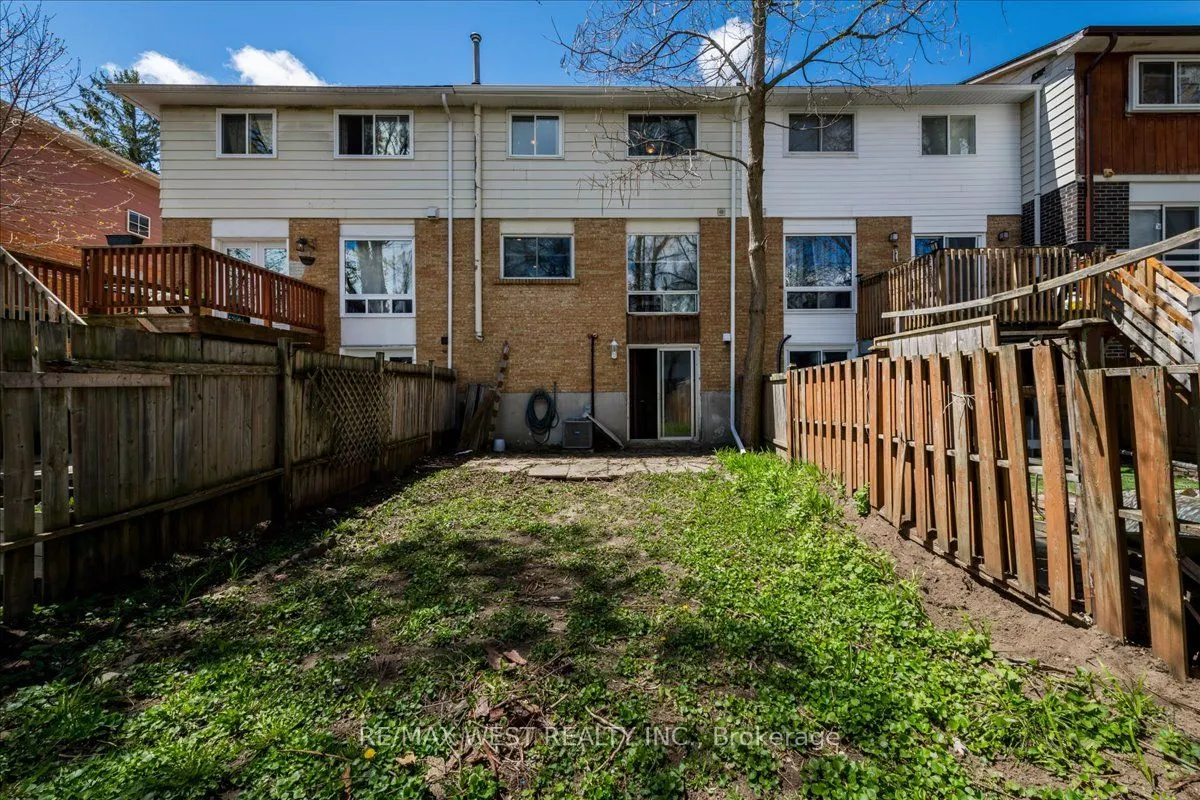 68 Chaucer Crescent