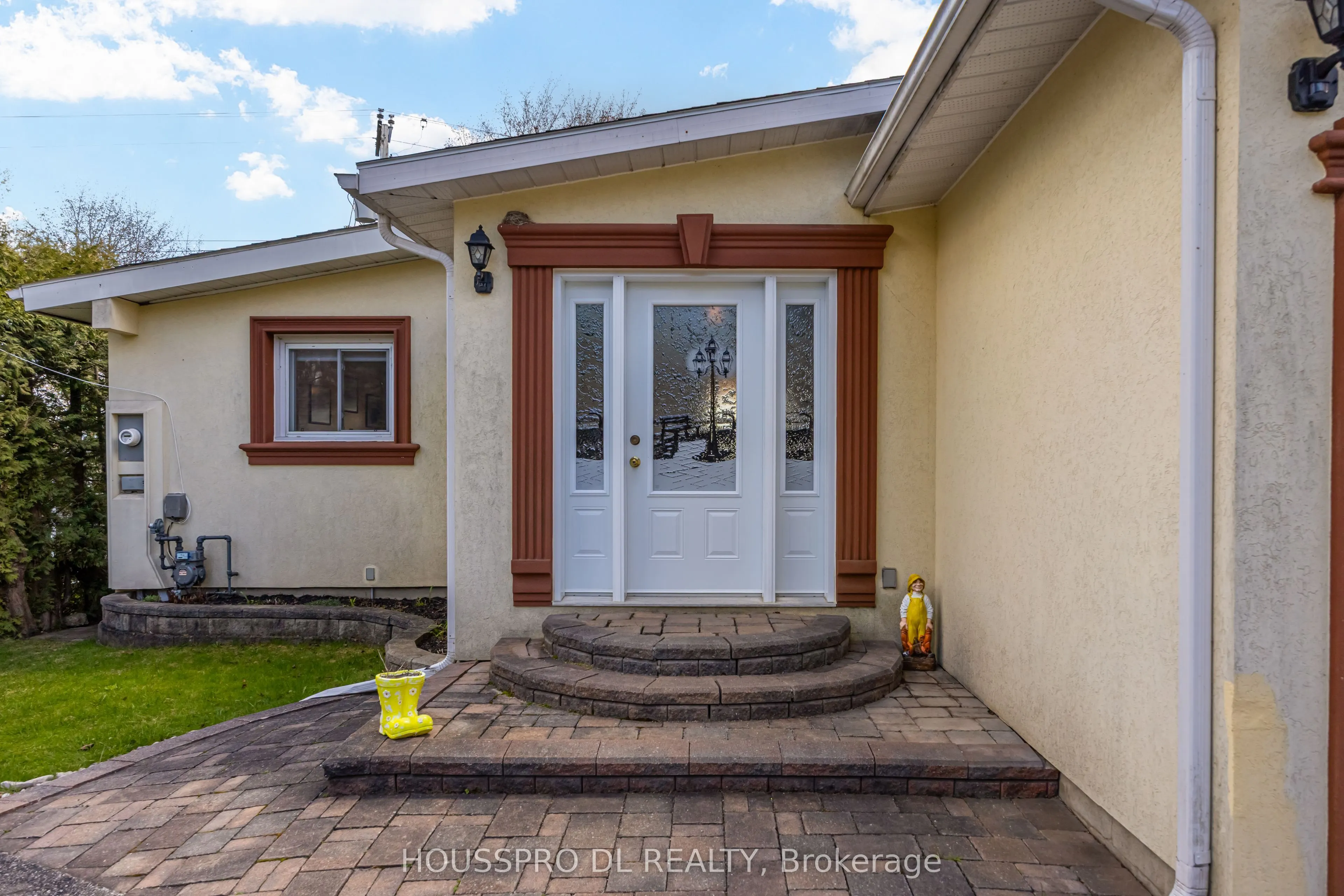 2683 Lakeshore Road E