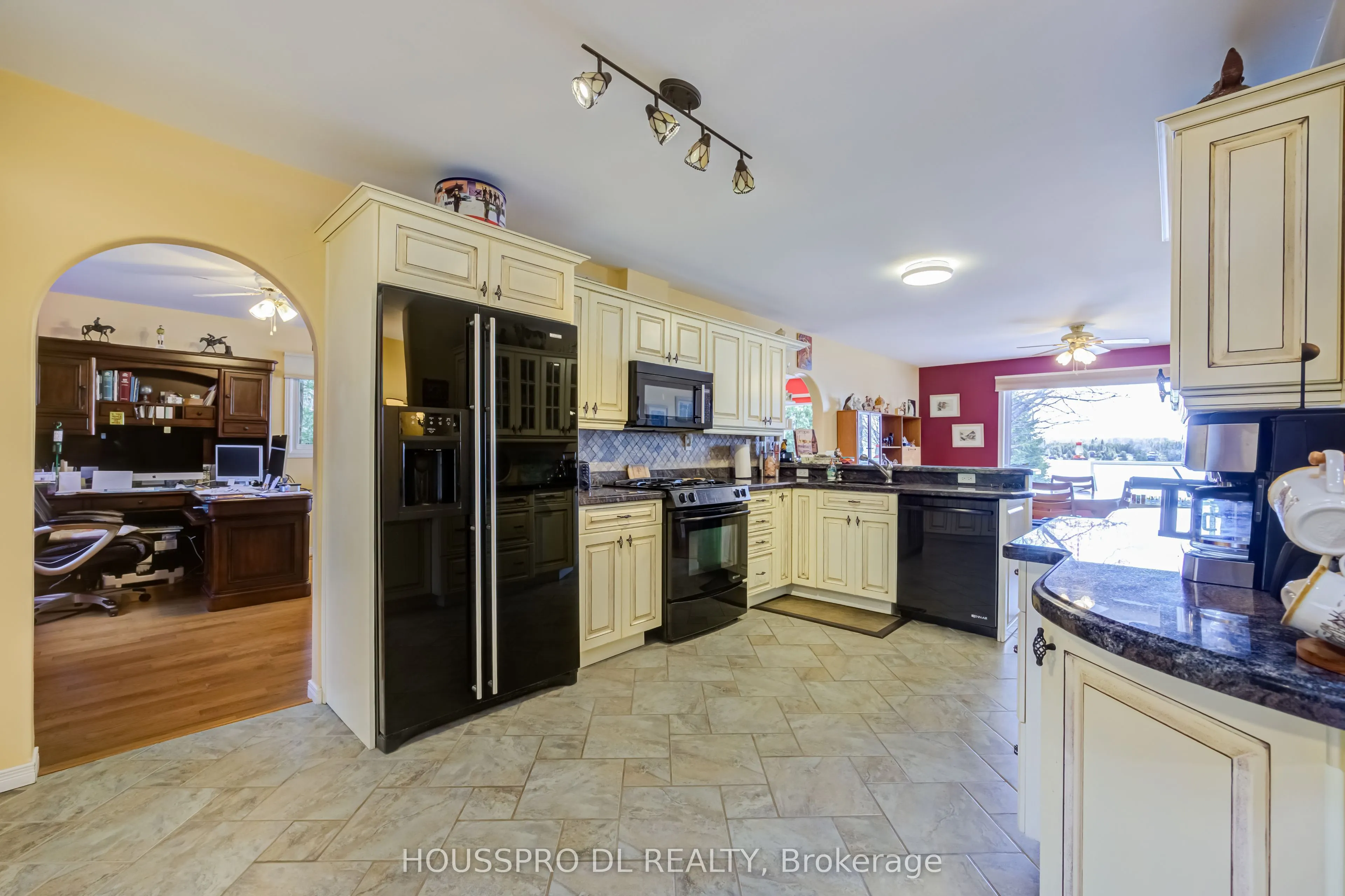 2683 Lakeshore Road E