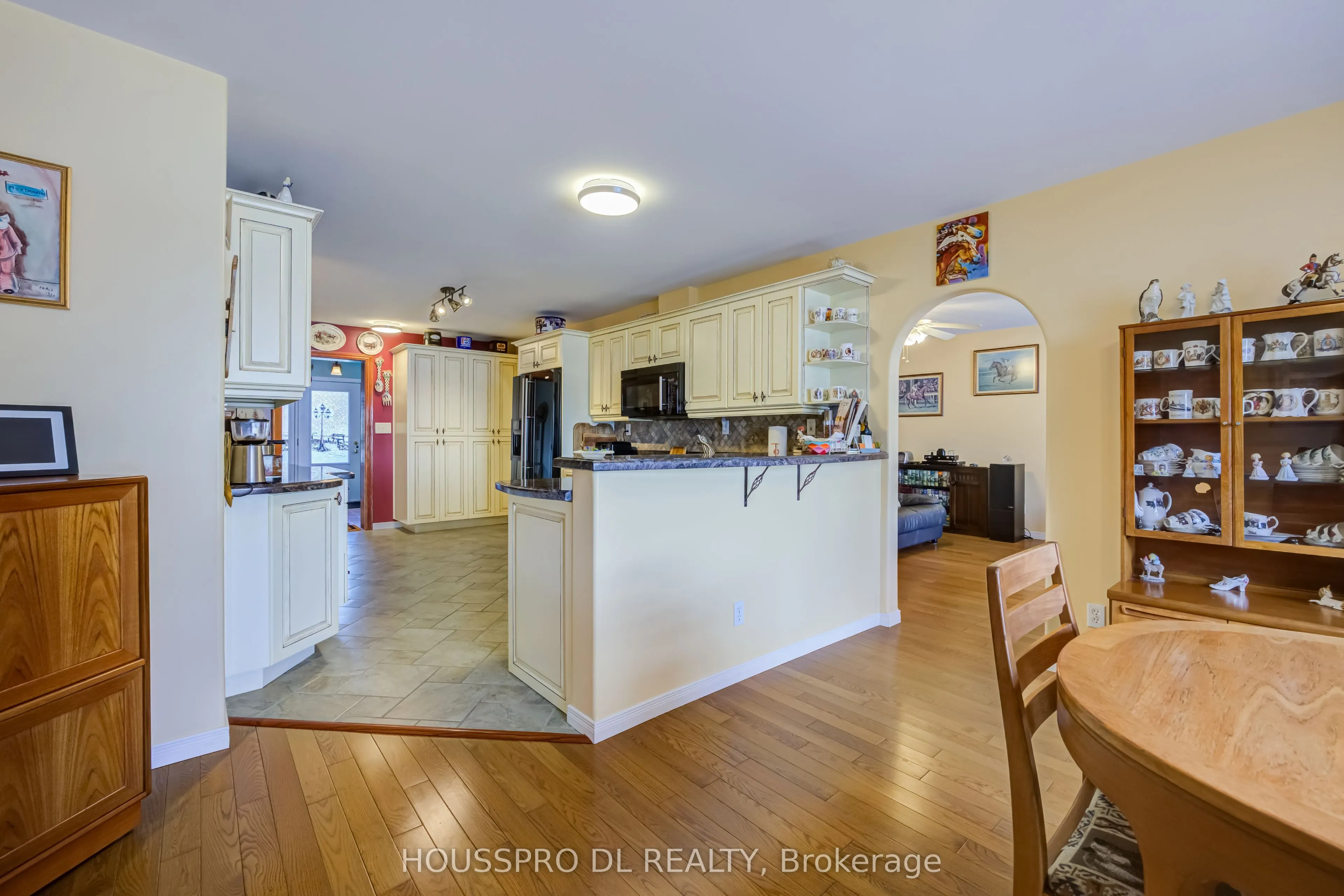 2683 Lakeshore Road E