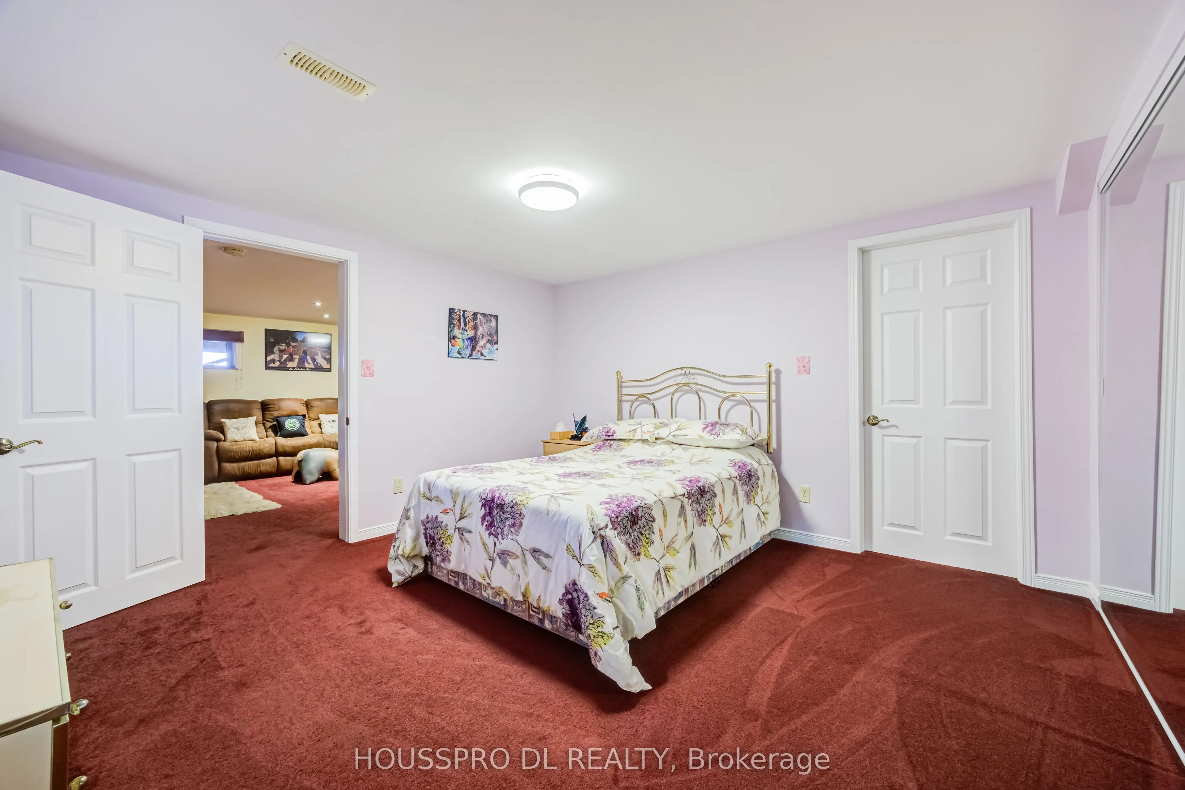 2683 Lakeshore Road E